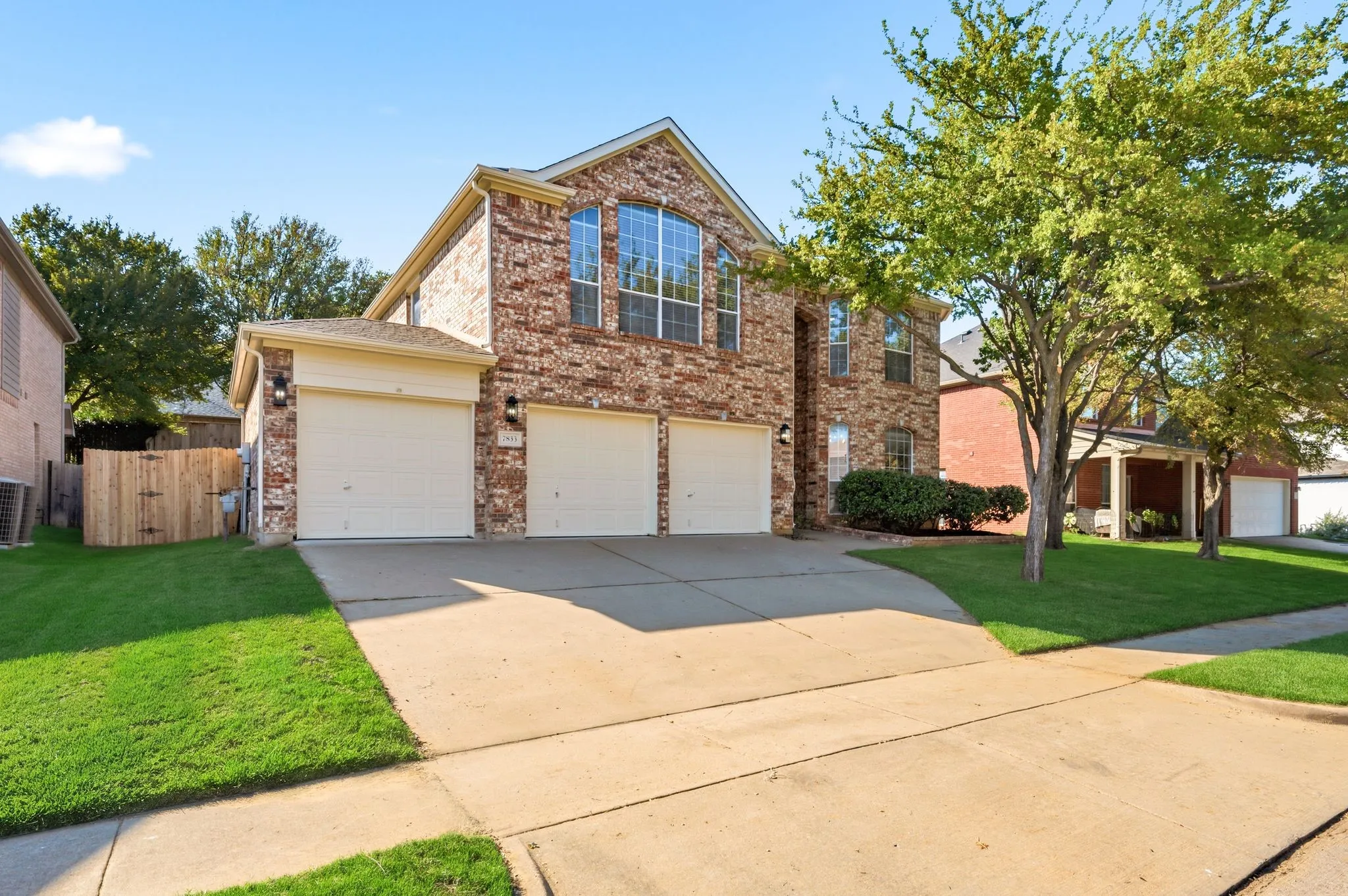 Single Family Residence For Sale in Tarrant County , 7833 Harvest Hill Road, North Richland Hills, Texas 76182, 5 Bedroom, 3 Bathroom, 3 Garage spaces, 2,872 Sqft, built in 2003, mls#21405847, Real Estate Agent in North Richland Hills, Homes For Sale in Tarrant county, Homes For Sale in North Richland Hills, Realtor in North Richland Hills Texas, Real Estate Brokerage Independent Realty Texas, Luminita Cordes Realtor