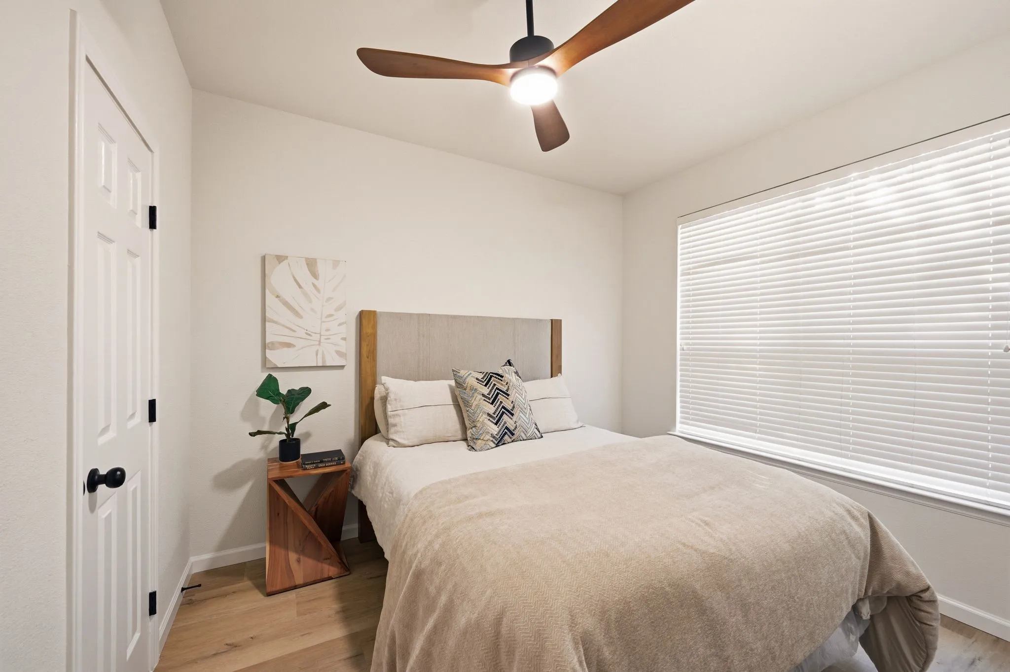 Single Family Residence For Sale in Tarrant County , 7833 Harvest Hill Road, North Richland Hills, Texas 76182, 5 Bedroom, 3 Bathroom, 3 Garage spaces, 2,872 Sqft, built in 2003, mls#21405847, Real Estate Agent in North Richland Hills, Homes For Sale in Tarrant county, Homes For Sale in North Richland Hills, Realtor in North Richland Hills Texas, Real Estate Brokerage Independent Realty Texas, Luminita Cordes Realtor