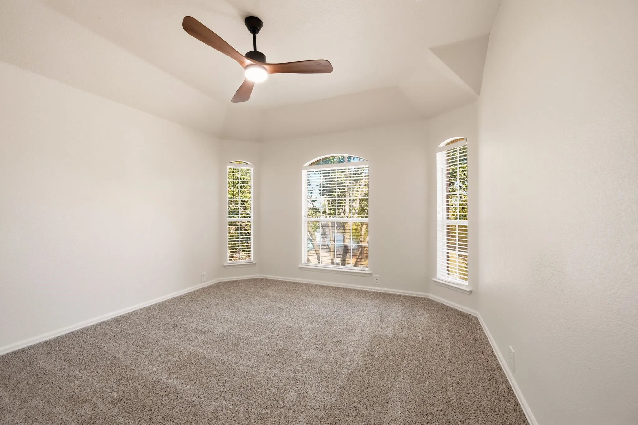 Single Family Residence For Sale in Tarrant County , 7833 Harvest Hill Road, North Richland Hills, Texas 76182, 5 Bedroom, 3 Bathroom, 3 Garage spaces, 2,872 Sqft, built in 2003, mls#21405847, Real Estate Agent in North Richland Hills, Homes For Sale in Tarrant county, Homes For Sale in North Richland Hills, Realtor in North Richland Hills Texas, Real Estate Brokerage Independent Realty Texas, Luminita Cordes Realtor