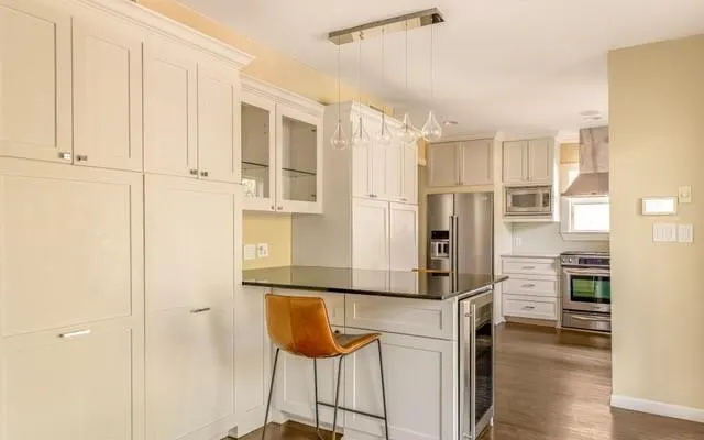 Single Family Residence For Rent in Dallas County , 4009 Prescott Avenue, Dallas, Texas 75219, 3 Bedroom, 3 Bathroom, 2 Garage spaces, 2,948 Sqft, built in 1930, mls#21407372, Real Estate Agent in Dallas, Homes For Rent in Dallas county, Homes For Rent in Dallas, Realtor in Dallas Texas, Real Estate Brokerage Independent Realty Texas, Luminita Cordes Realtor