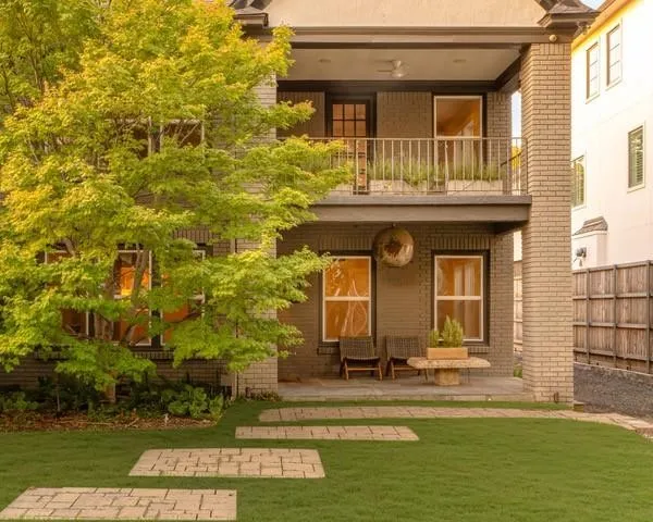 Single Family Residence For Rent in Dallas County , 4009 Prescott Avenue, Dallas, Texas 75219, 3 Bedroom, 3 Bathroom, 2 Garage spaces, 2,948 Sqft, built in 1930, mls#21407372, Real Estate Agent in Dallas, Homes For Rent in Dallas county, Homes For Rent in Dallas, Realtor in Dallas Texas, Real Estate Brokerage Independent Realty Texas, Luminita Cordes Realtor