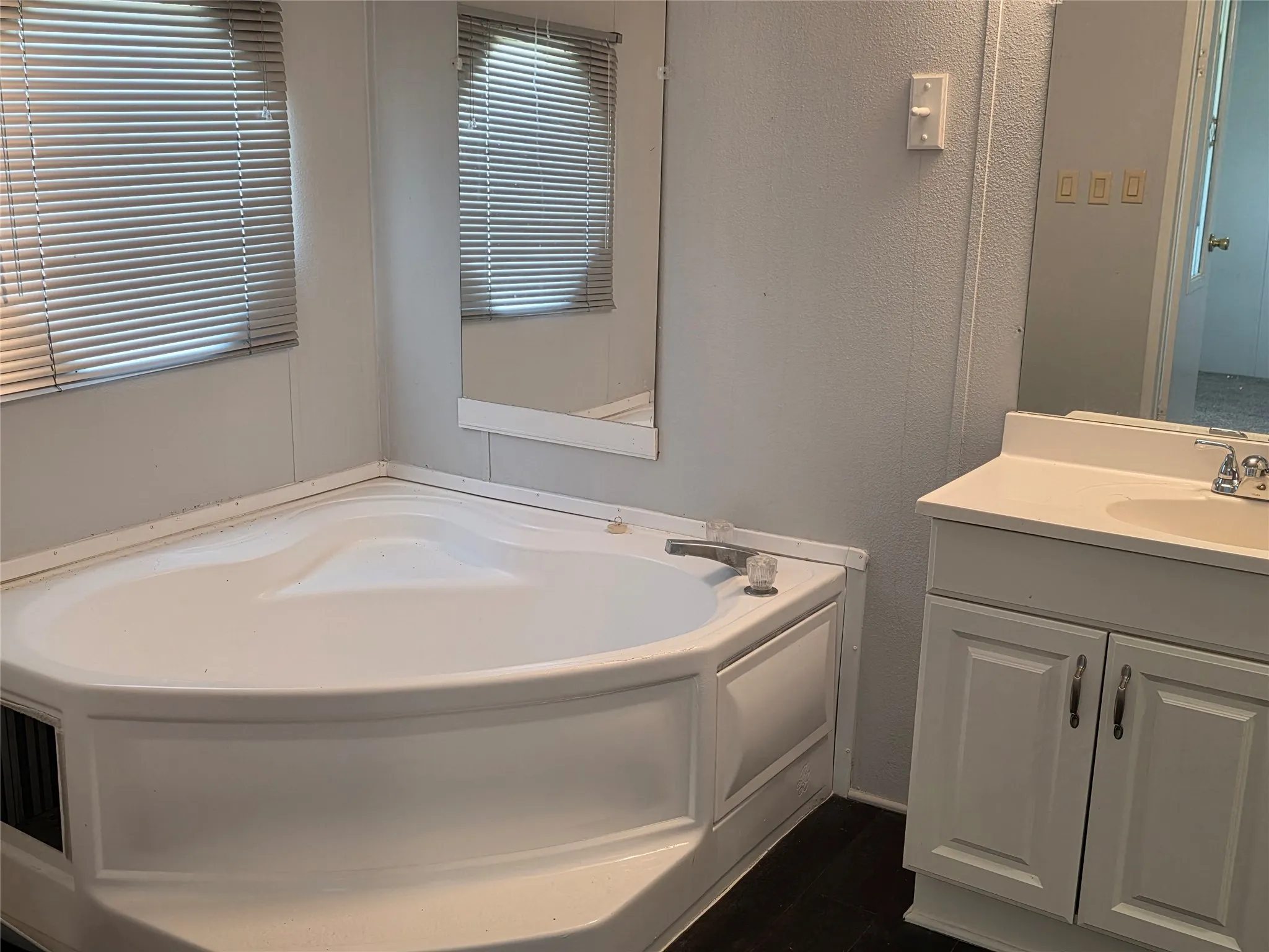 Manufactured Home For Sale in Johnson County , 5905 Texas Street, Joshua, Texas 76058, 3 Bedroom, 2 Bathroom, Garage spaces, 1,344 Sqft, built in 1999, mls#21406861, Real Estate Agent in Joshua, Homes For Sale in Johnson county, Homes For Sale in Joshua, Realtor in Joshua Texas, Real Estate Brokerage Independent Realty Texas, Luminita Cordes Realtor