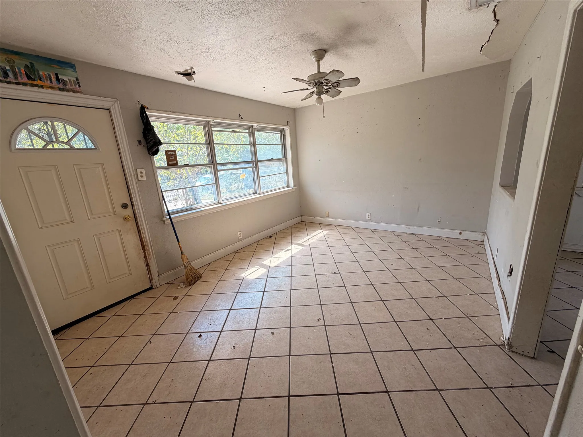 Single Family Residence For Sale in Dallas County , 8109 Burroaks Drive, Dallas, Texas 75217, 2 Bedroom, 1 Bathroom, Garage spaces, 749 Sqft, built in 1954, mls#21407422, Real Estate Agent in Dallas, Homes For Sale in Dallas county, Homes For Sale in Dallas, Realtor in Dallas Texas, Real Estate Brokerage Independent Realty Texas, Luminita Cordes Realtor