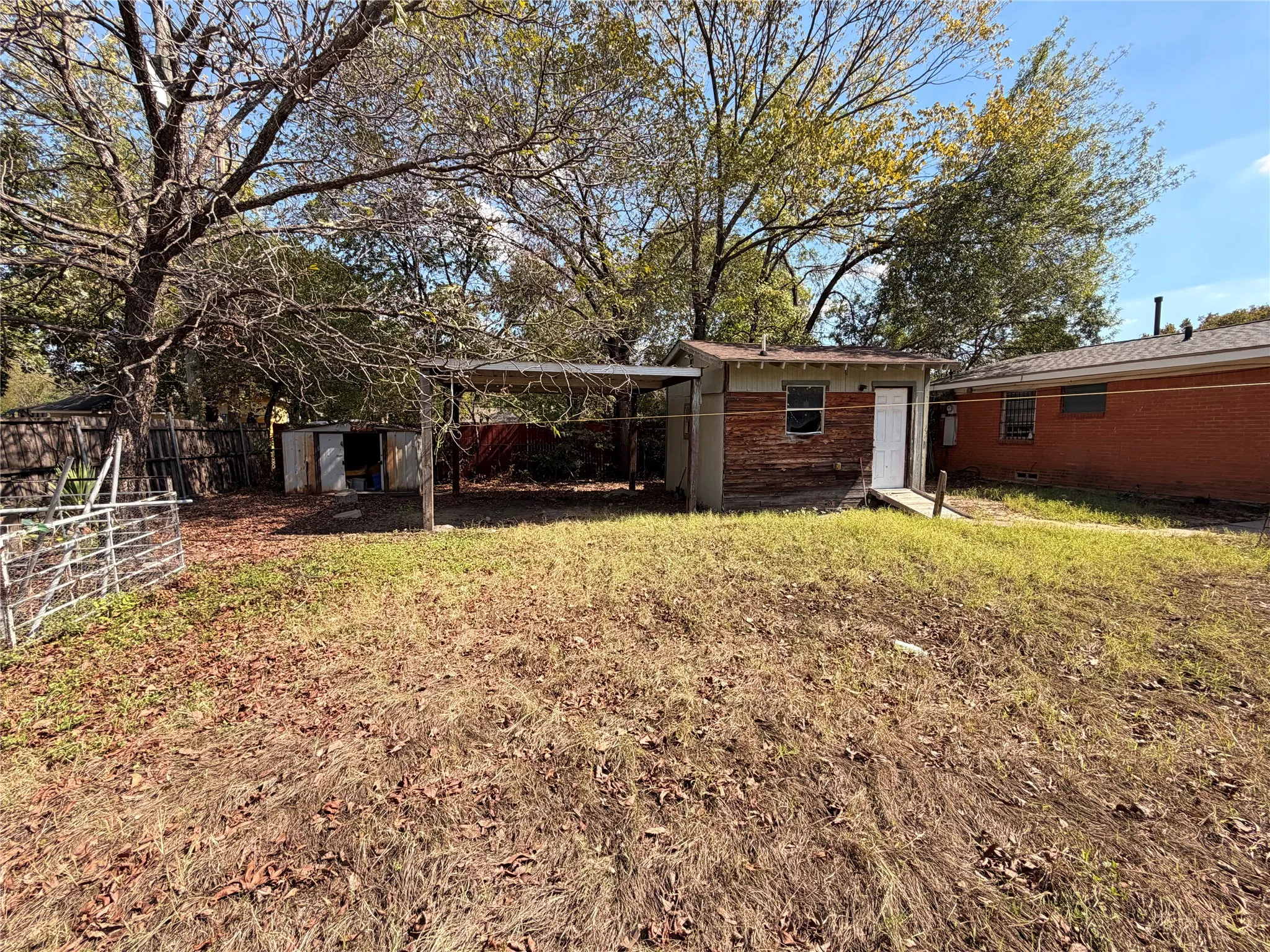 Single Family Residence For Sale in Dallas County , 8109 Burroaks Drive, Dallas, Texas 75217, 2 Bedroom, 1 Bathroom, Garage spaces, 749 Sqft, built in 1954, mls#21407422, Real Estate Agent in Dallas, Homes For Sale in Dallas county, Homes For Sale in Dallas, Realtor in Dallas Texas, Real Estate Brokerage Independent Realty Texas, Luminita Cordes Realtor