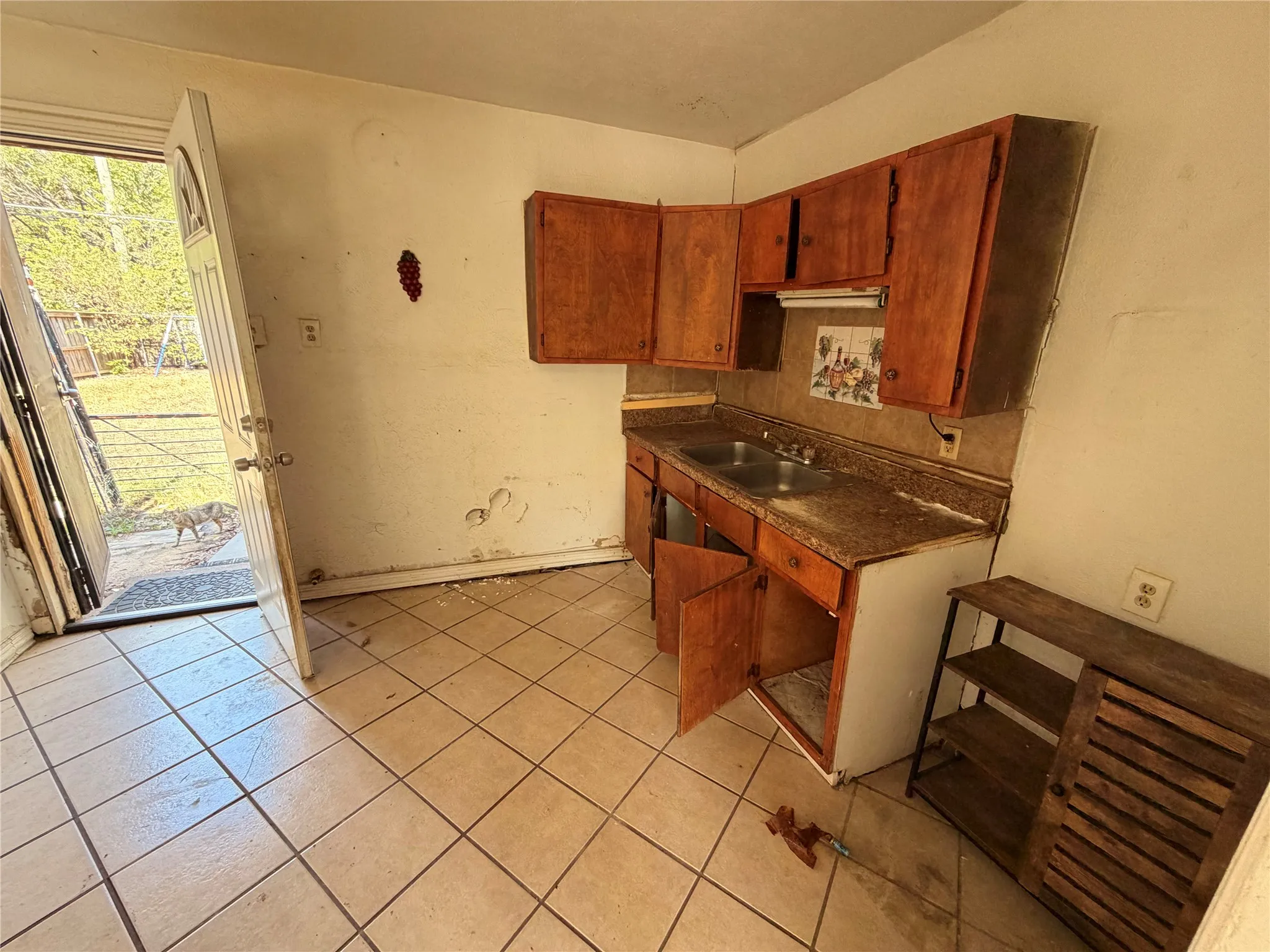 Single Family Residence For Sale in Dallas County , 8109 Burroaks Drive, Dallas, Texas 75217, 2 Bedroom, 1 Bathroom, Garage spaces, 749 Sqft, built in 1954, mls#21407422, Real Estate Agent in Dallas, Homes For Sale in Dallas county, Homes For Sale in Dallas, Realtor in Dallas Texas, Real Estate Brokerage Independent Realty Texas, Luminita Cordes Realtor