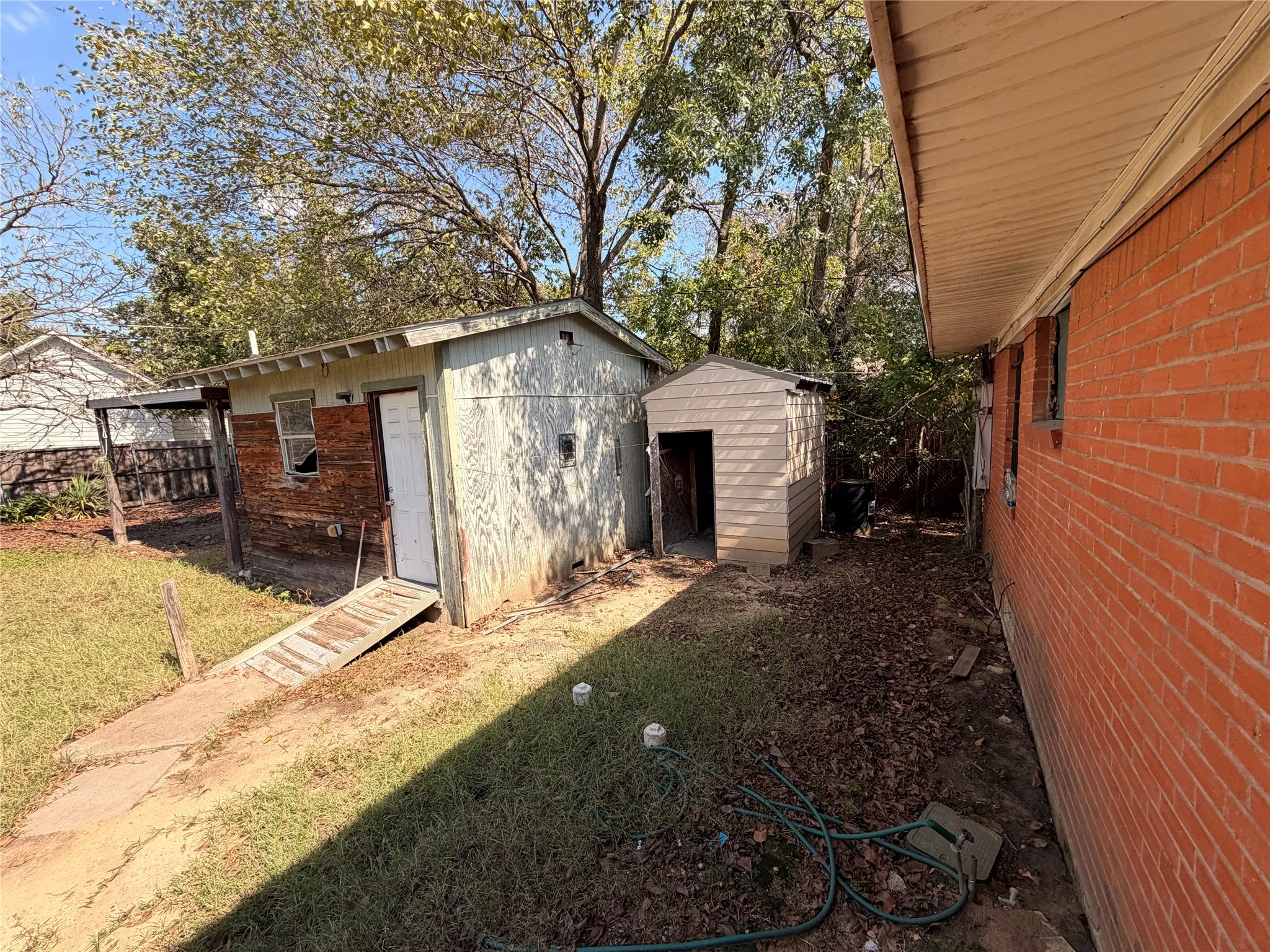 Single Family Residence For Sale in Dallas County , 8109 Burroaks Drive, Dallas, Texas 75217, 2 Bedroom, 1 Bathroom, Garage spaces, 749 Sqft, built in 1954, mls#21407422, Real Estate Agent in Dallas, Homes For Sale in Dallas county, Homes For Sale in Dallas, Realtor in Dallas Texas, Real Estate Brokerage Independent Realty Texas, Luminita Cordes Realtor