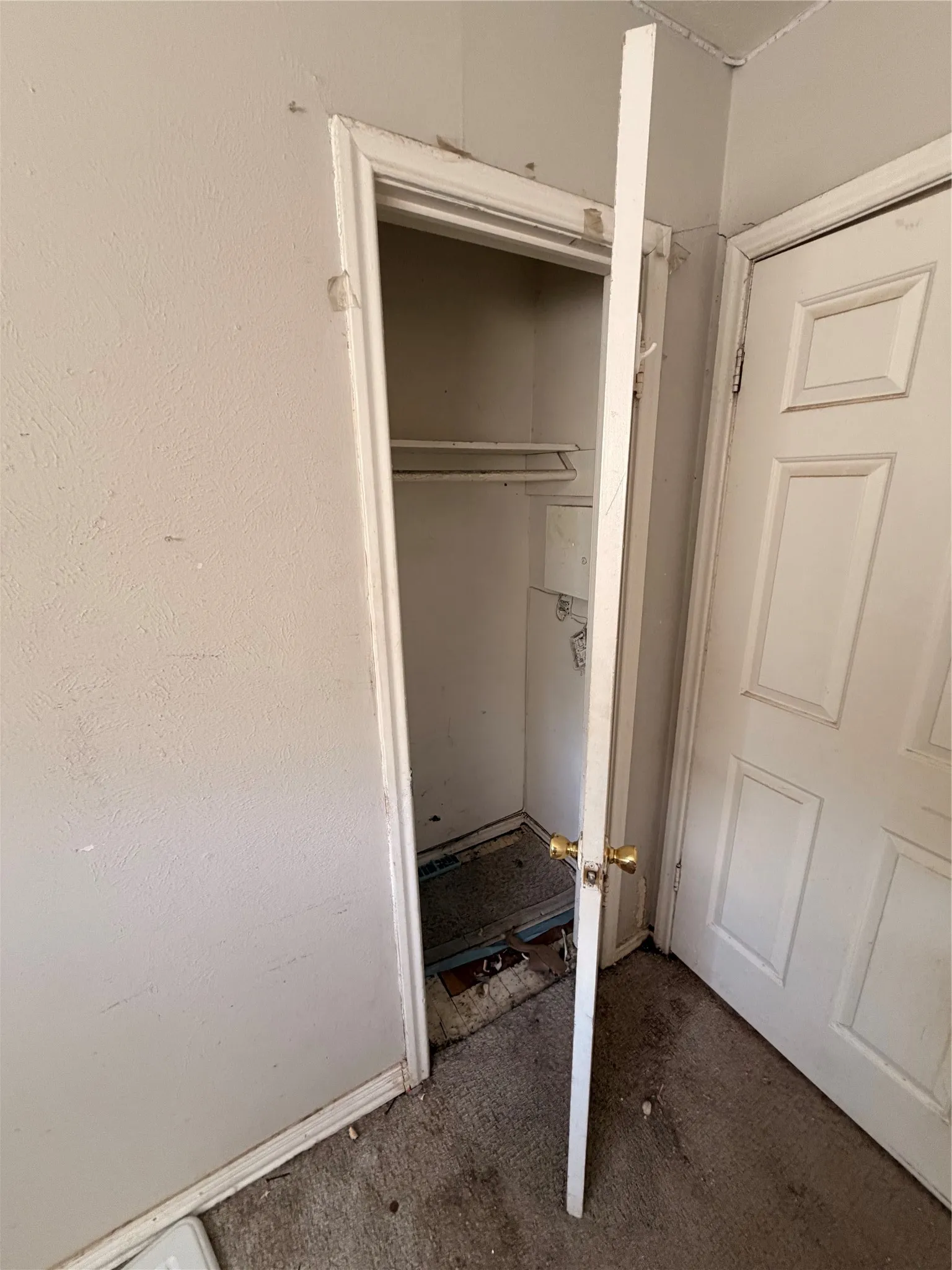 Single Family Residence For Sale in Dallas County , 8109 Burroaks Drive, Dallas, Texas 75217, 2 Bedroom, 1 Bathroom, Garage spaces, 749 Sqft, built in 1954, mls#21407422, Real Estate Agent in Dallas, Homes For Sale in Dallas county, Homes For Sale in Dallas, Realtor in Dallas Texas, Real Estate Brokerage Independent Realty Texas, Luminita Cordes Realtor