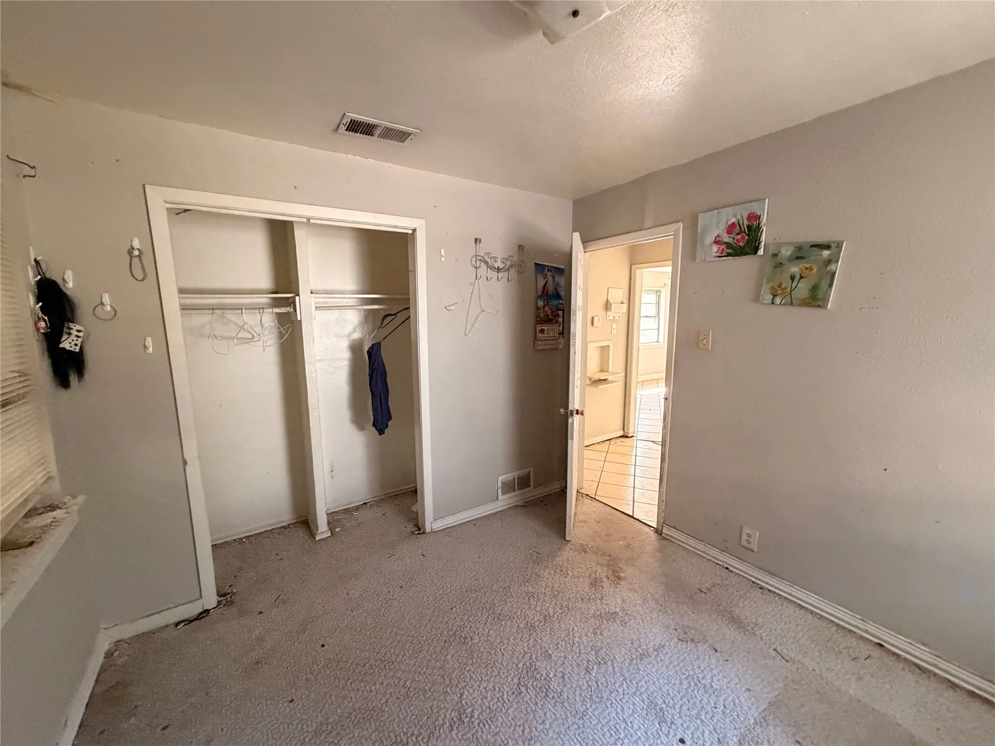 Single Family Residence For Sale in Dallas County , 8109 Burroaks Drive, Dallas, Texas 75217, 2 Bedroom, 1 Bathroom, Garage spaces, 749 Sqft, built in 1954, mls#21407422, Real Estate Agent in Dallas, Homes For Sale in Dallas county, Homes For Sale in Dallas, Realtor in Dallas Texas, Real Estate Brokerage Independent Realty Texas, Luminita Cordes Realtor