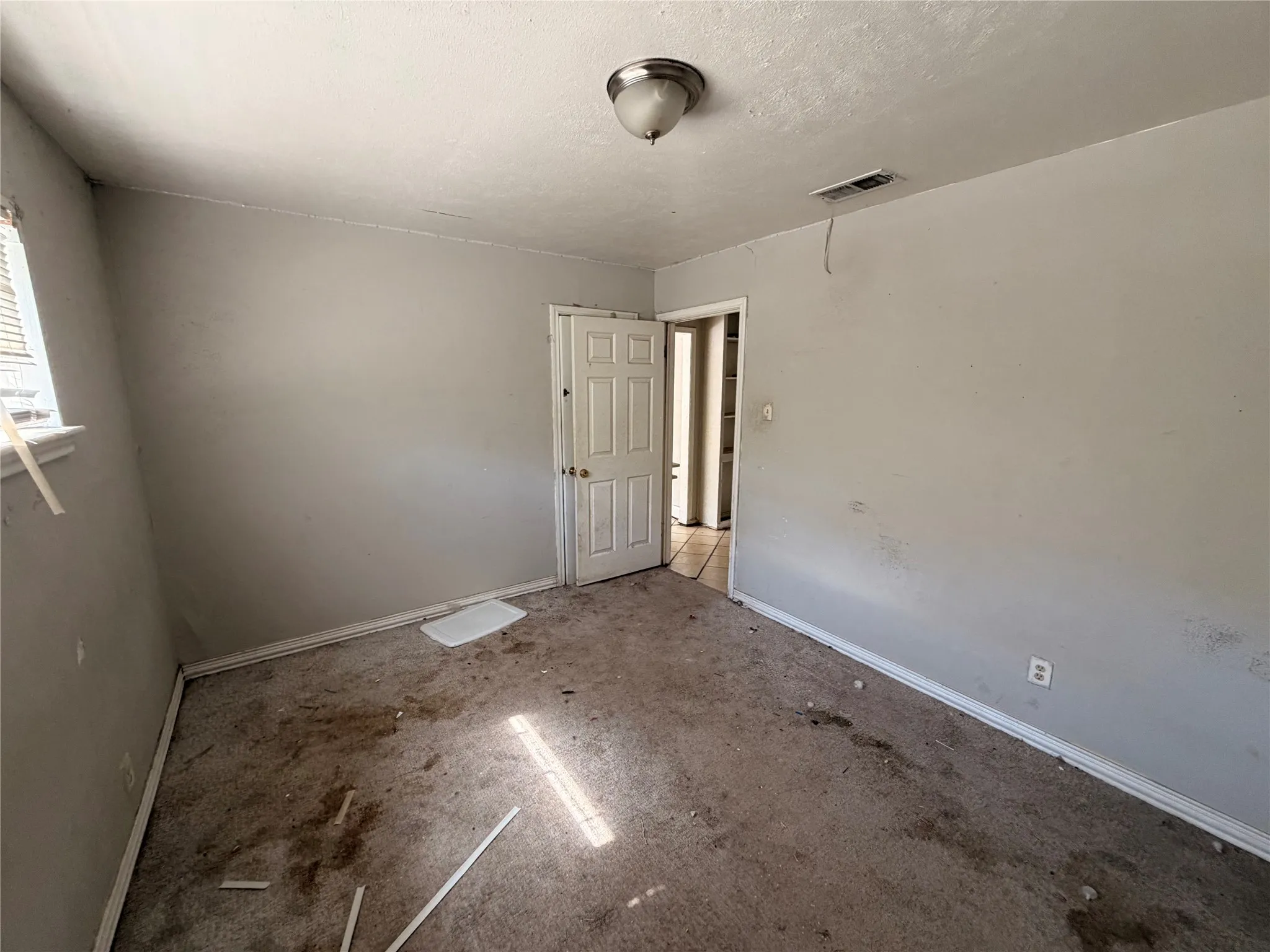 Single Family Residence For Sale in Dallas County , 8109 Burroaks Drive, Dallas, Texas 75217, 2 Bedroom, 1 Bathroom, Garage spaces, 749 Sqft, built in 1954, mls#21407422, Real Estate Agent in Dallas, Homes For Sale in Dallas county, Homes For Sale in Dallas, Realtor in Dallas Texas, Real Estate Brokerage Independent Realty Texas, Luminita Cordes Realtor