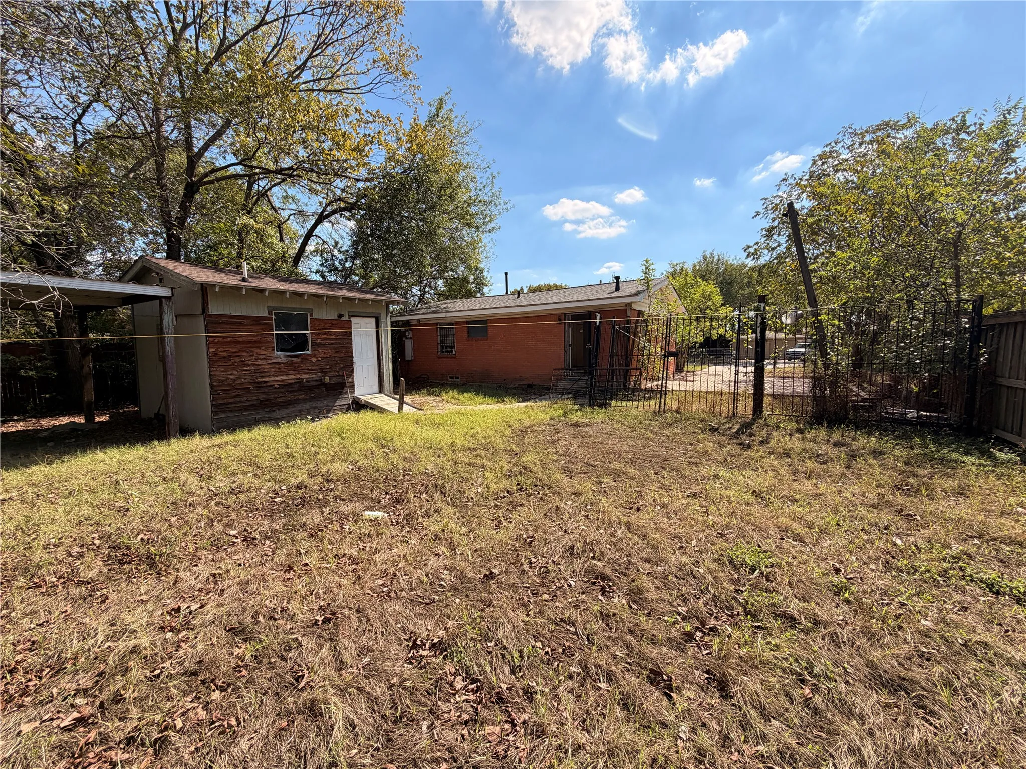 Single Family Residence For Sale in Dallas County , 8109 Burroaks Drive, Dallas, Texas 75217, 2 Bedroom, 1 Bathroom, Garage spaces, 749 Sqft, built in 1954, mls#21407422, Real Estate Agent in Dallas, Homes For Sale in Dallas county, Homes For Sale in Dallas, Realtor in Dallas Texas, Real Estate Brokerage Independent Realty Texas, Luminita Cordes Realtor