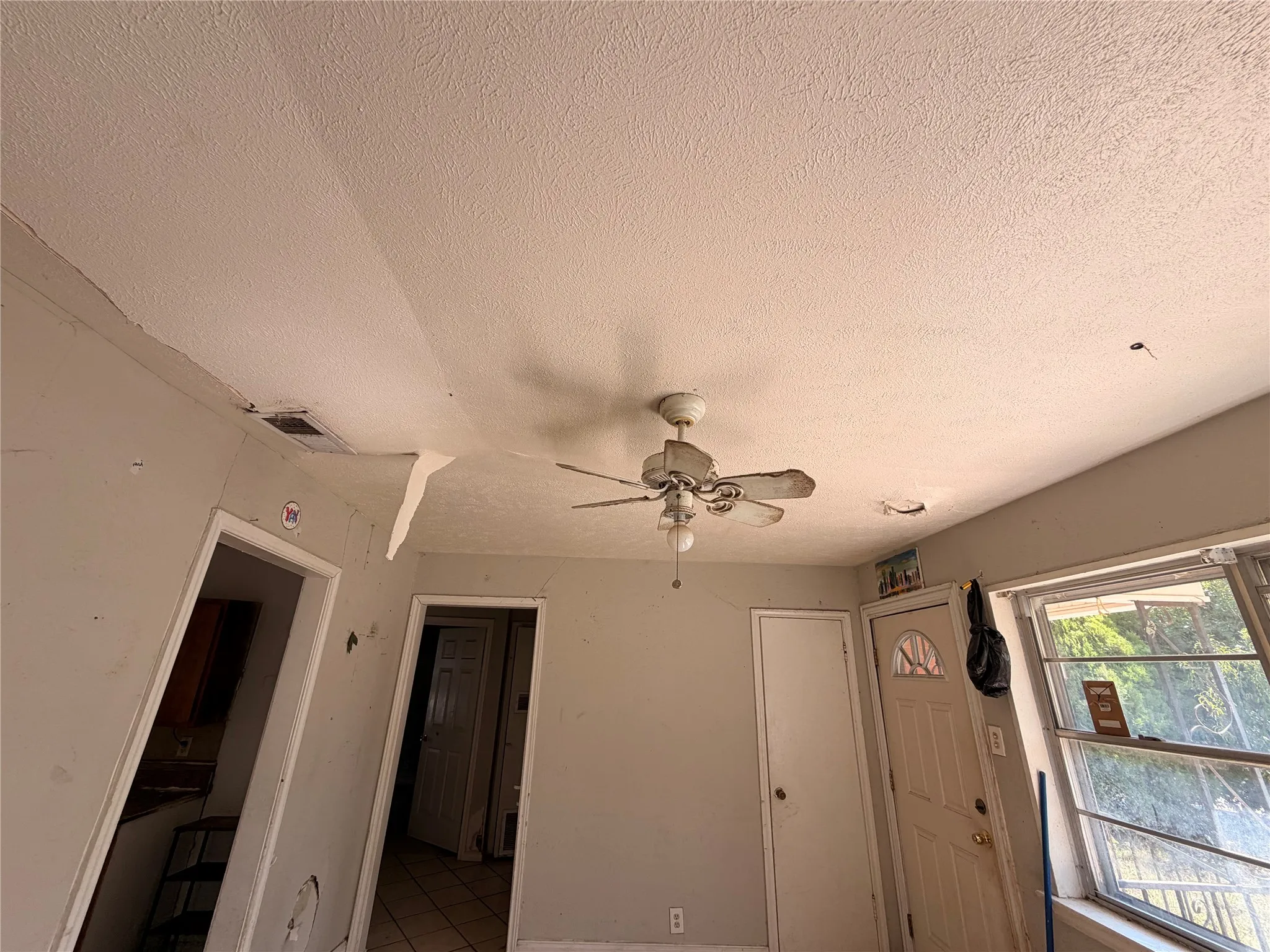 Single Family Residence For Sale in Dallas County , 8109 Burroaks Drive, Dallas, Texas 75217, 2 Bedroom, 1 Bathroom, Garage spaces, 749 Sqft, built in 1954, mls#21407422, Real Estate Agent in Dallas, Homes For Sale in Dallas county, Homes For Sale in Dallas, Realtor in Dallas Texas, Real Estate Brokerage Independent Realty Texas, Luminita Cordes Realtor