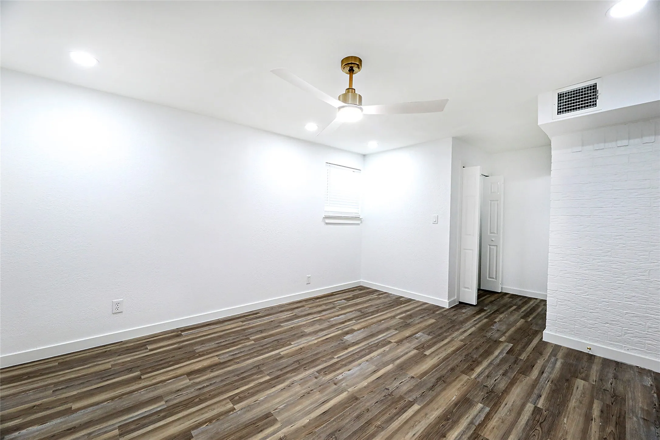 Single Family Residence For Sale in Montague County , 506 Lindsey Street, Bowie, Texas 76230, 4 Bedroom, 2 Bathroom, 1 Garage spaces, 1,482 Sqft, built in 1958, mls#21404748, Real Estate Agent in Bowie, Homes For Sale in Montague county, Homes For Sale in Bowie, Realtor in Bowie Texas, Real Estate Brokerage Independent Realty Texas, Luminita Cordes Realtor