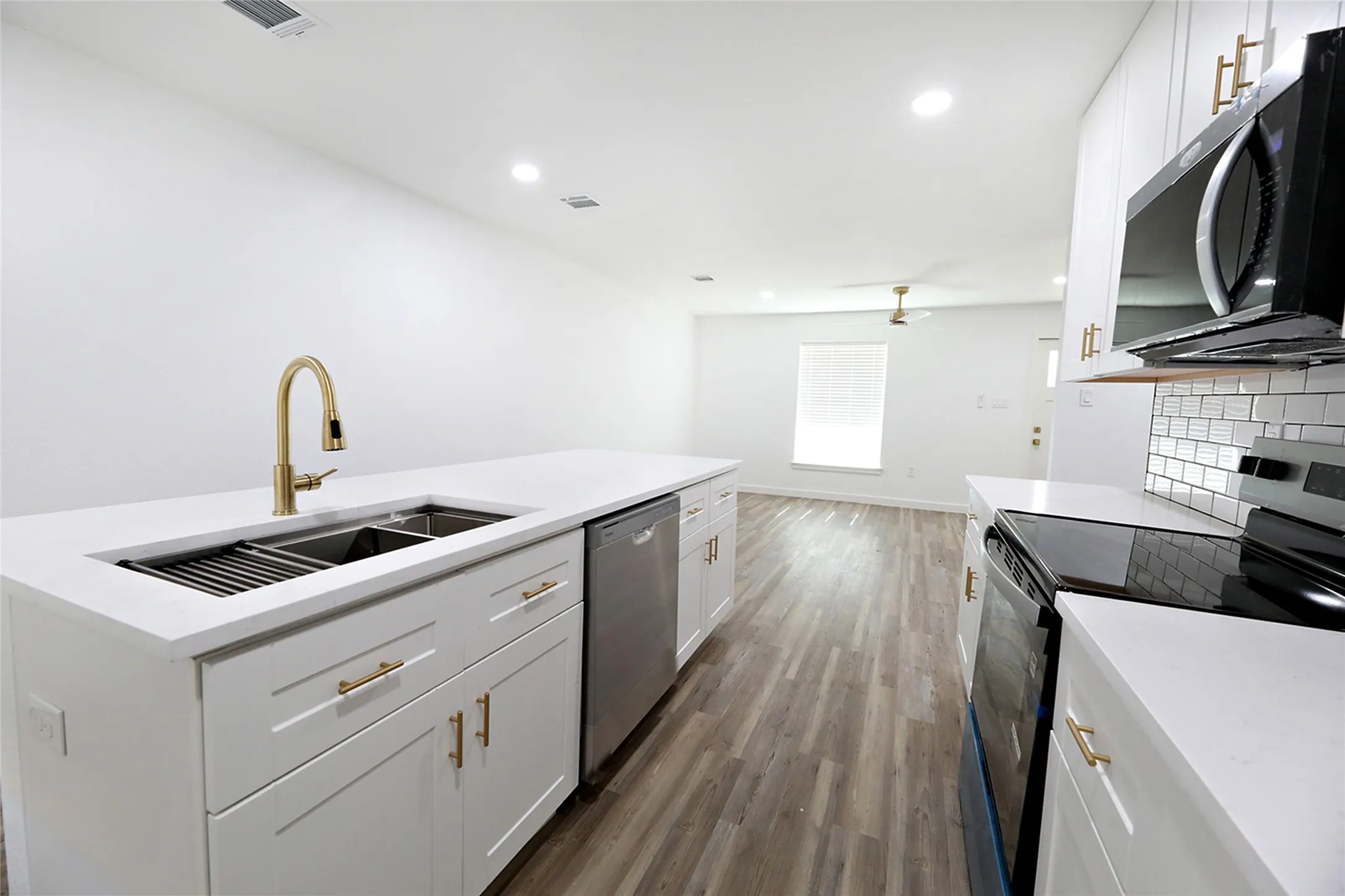 Single Family Residence For Sale in Montague County , 506 Lindsey Street, Bowie, Texas 76230, 4 Bedroom, 2 Bathroom, 1 Garage spaces, 1,482 Sqft, built in 1958, mls#21404748, Real Estate Agent in Bowie, Homes For Sale in Montague county, Homes For Sale in Bowie, Realtor in Bowie Texas, Real Estate Brokerage Independent Realty Texas, Luminita Cordes Realtor