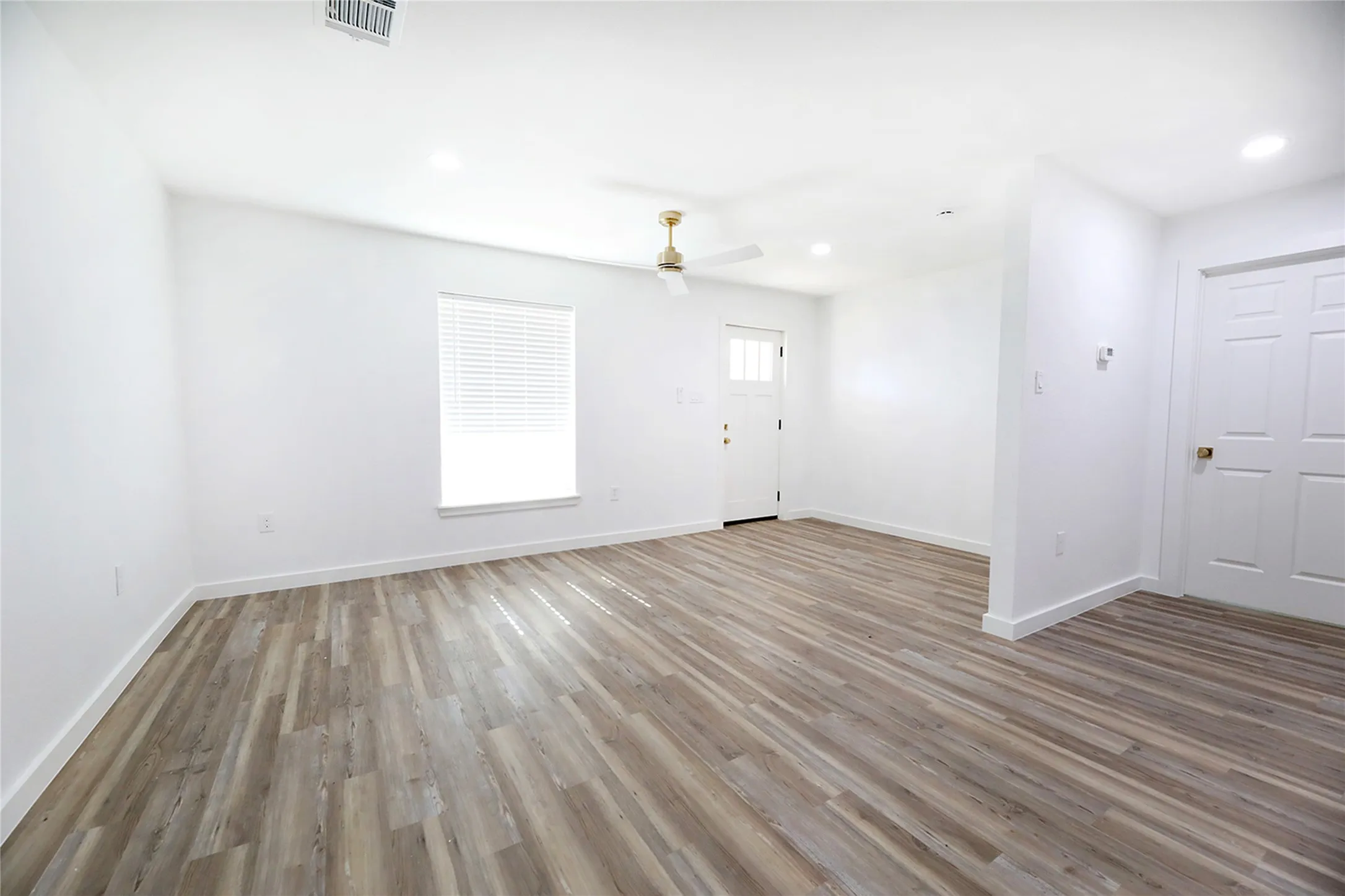 Single Family Residence For Sale in Montague County , 506 Lindsey Street, Bowie, Texas 76230, 4 Bedroom, 2 Bathroom, 1 Garage spaces, 1,482 Sqft, built in 1958, mls#21404748, Real Estate Agent in Bowie, Homes For Sale in Montague county, Homes For Sale in Bowie, Realtor in Bowie Texas, Real Estate Brokerage Independent Realty Texas, Luminita Cordes Realtor