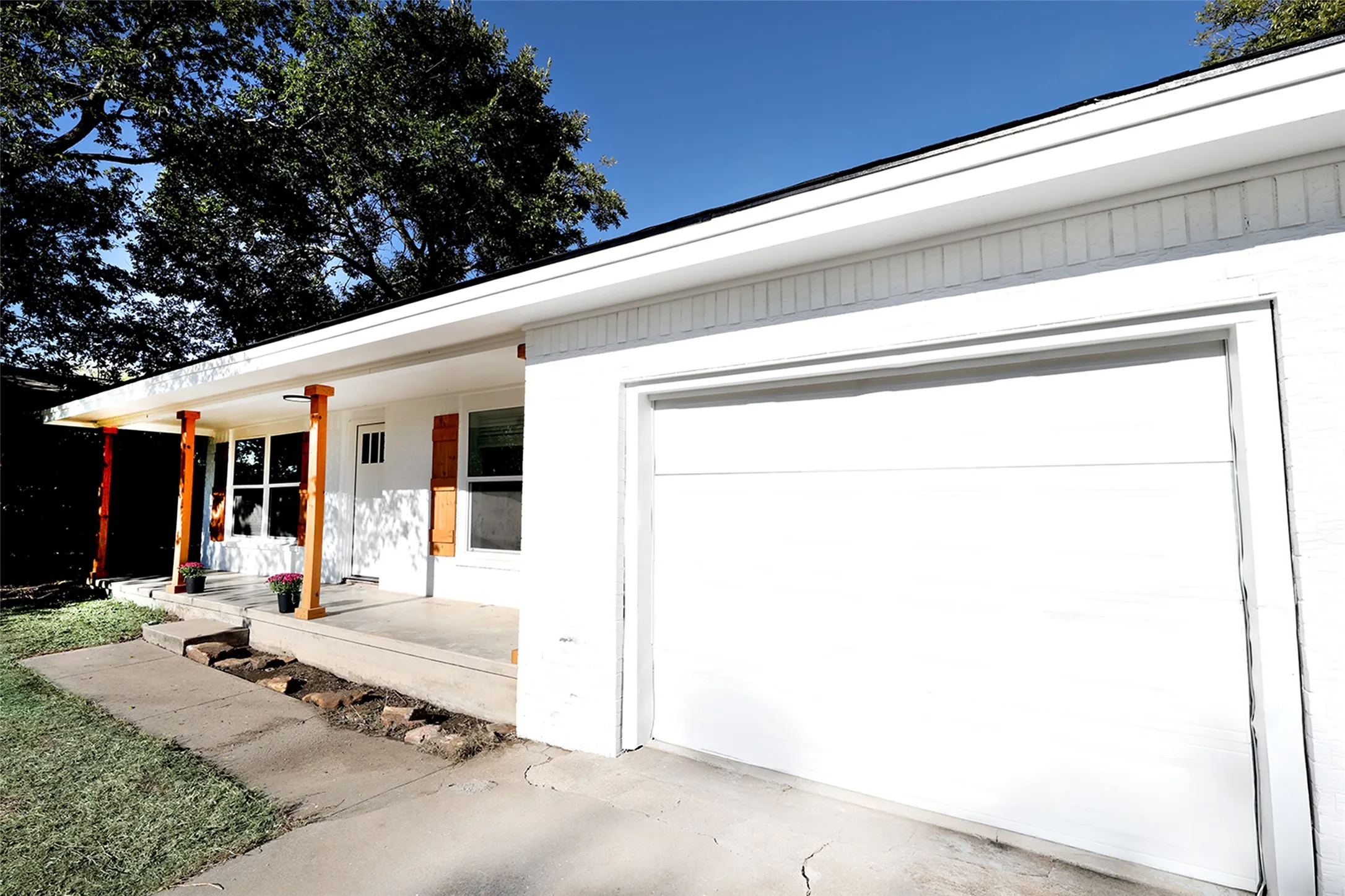 Single Family Residence For Sale in Montague County , 506 Lindsey Street, Bowie, Texas 76230, 4 Bedroom, 2 Bathroom, 1 Garage spaces, 1,482 Sqft, built in 1958, mls#21404748, Real Estate Agent in Bowie, Homes For Sale in Montague county, Homes For Sale in Bowie, Realtor in Bowie Texas, Real Estate Brokerage Independent Realty Texas, Luminita Cordes Realtor