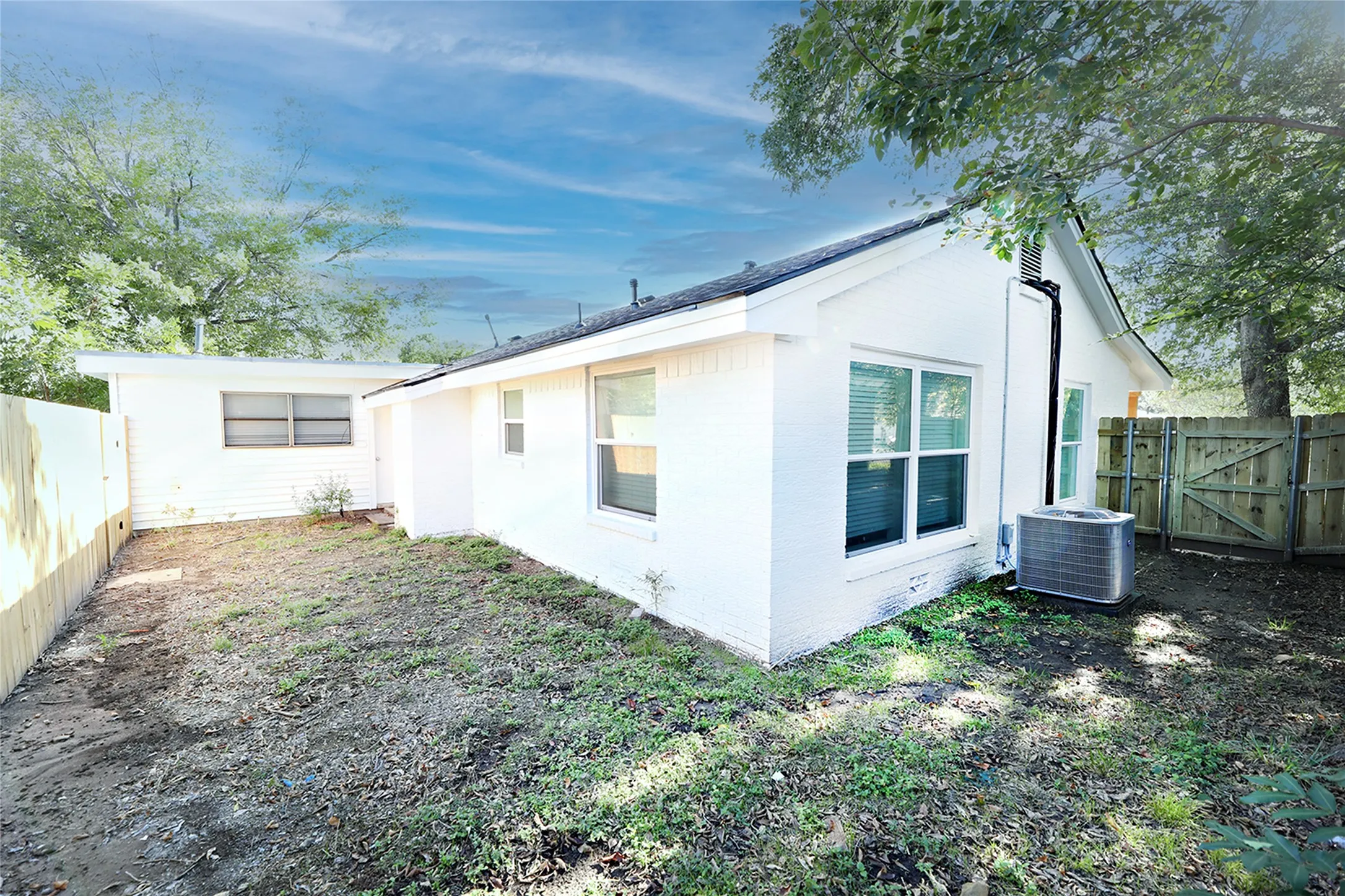 Single Family Residence For Sale in Montague County , 506 Lindsey Street, Bowie, Texas 76230, 4 Bedroom, 2 Bathroom, 1 Garage spaces, 1,482 Sqft, built in 1958, mls#21404748, Real Estate Agent in Bowie, Homes For Sale in Montague county, Homes For Sale in Bowie, Realtor in Bowie Texas, Real Estate Brokerage Independent Realty Texas, Luminita Cordes Realtor
