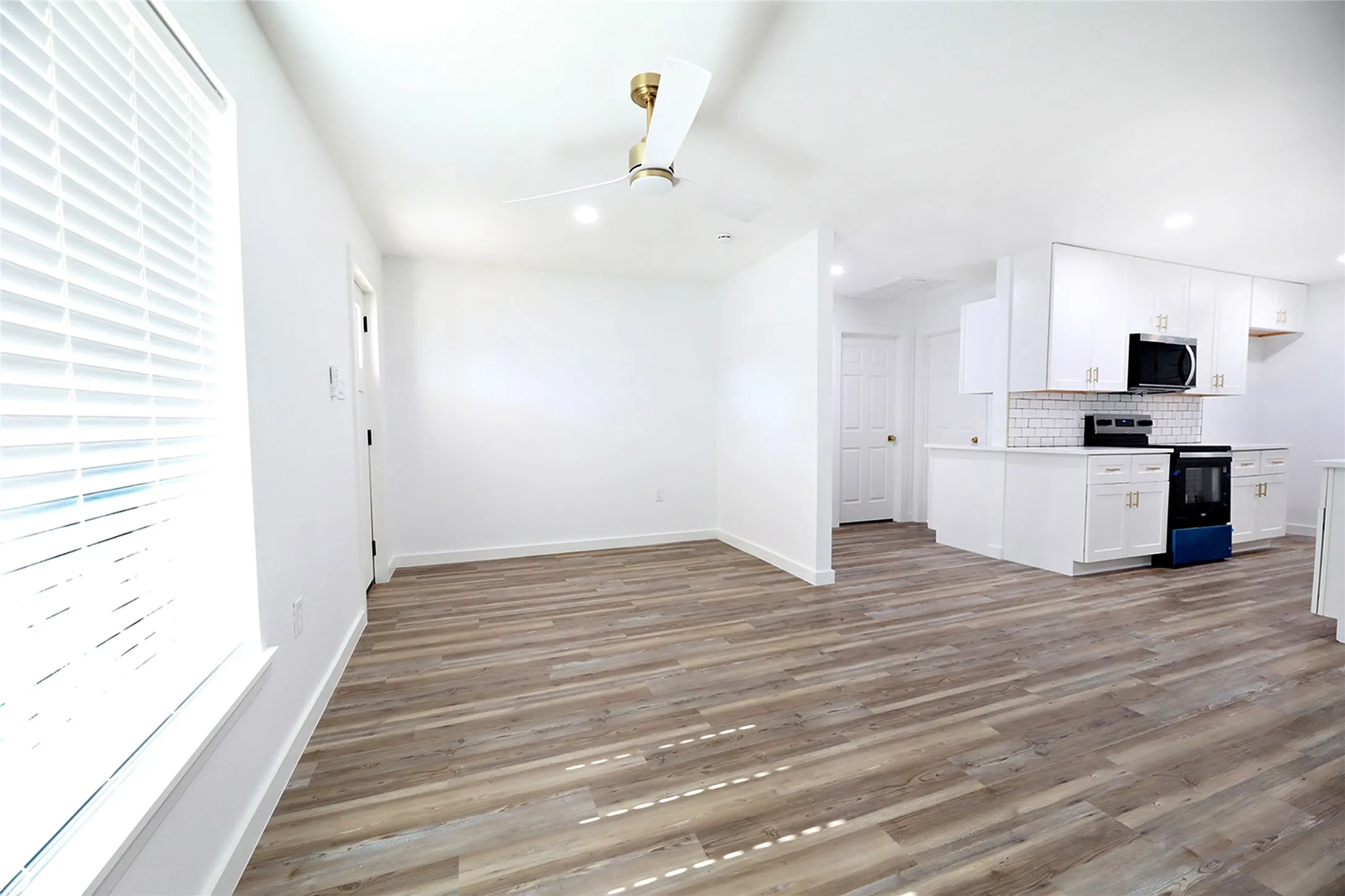 Single Family Residence For Sale in Montague County , 506 Lindsey Street, Bowie, Texas 76230, 4 Bedroom, 2 Bathroom, 1 Garage spaces, 1,482 Sqft, built in 1958, mls#21404748, Real Estate Agent in Bowie, Homes For Sale in Montague county, Homes For Sale in Bowie, Realtor in Bowie Texas, Real Estate Brokerage Independent Realty Texas, Luminita Cordes Realtor
