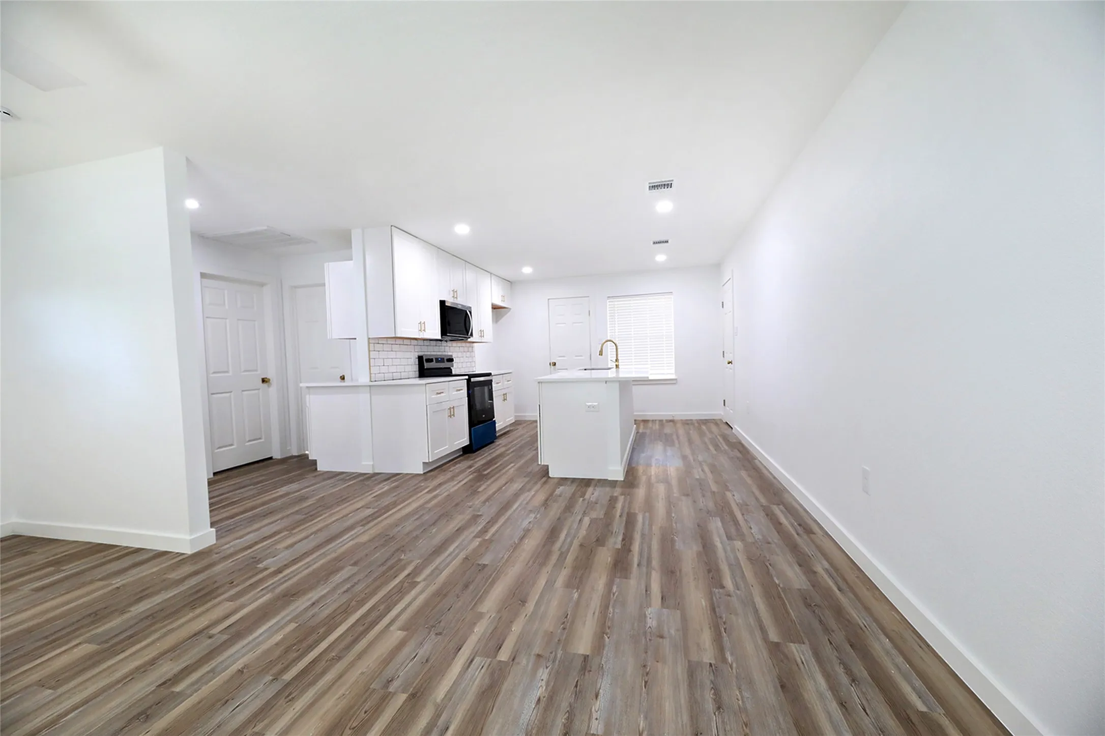 Single Family Residence For Sale in Montague County , 506 Lindsey Street, Bowie, Texas 76230, 4 Bedroom, 2 Bathroom, 1 Garage spaces, 1,482 Sqft, built in 1958, mls#21404748, Real Estate Agent in Bowie, Homes For Sale in Montague county, Homes For Sale in Bowie, Realtor in Bowie Texas, Real Estate Brokerage Independent Realty Texas, Luminita Cordes Realtor