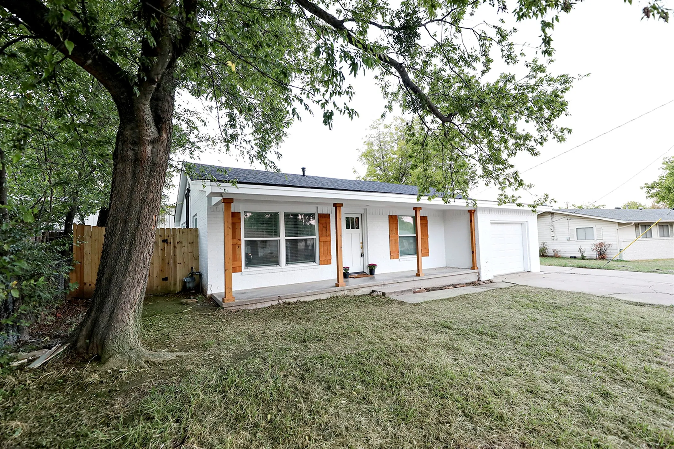 Single Family Residence For Sale in Montague County , 506 Lindsey Street, Bowie, Texas 76230, 4 Bedroom, 2 Bathroom, 1 Garage spaces, 1,482 Sqft, built in 1958, mls#21404748, Real Estate Agent in Bowie, Homes For Sale in Montague county, Homes For Sale in Bowie, Realtor in Bowie Texas, Real Estate Brokerage Independent Realty Texas, Luminita Cordes Realtor