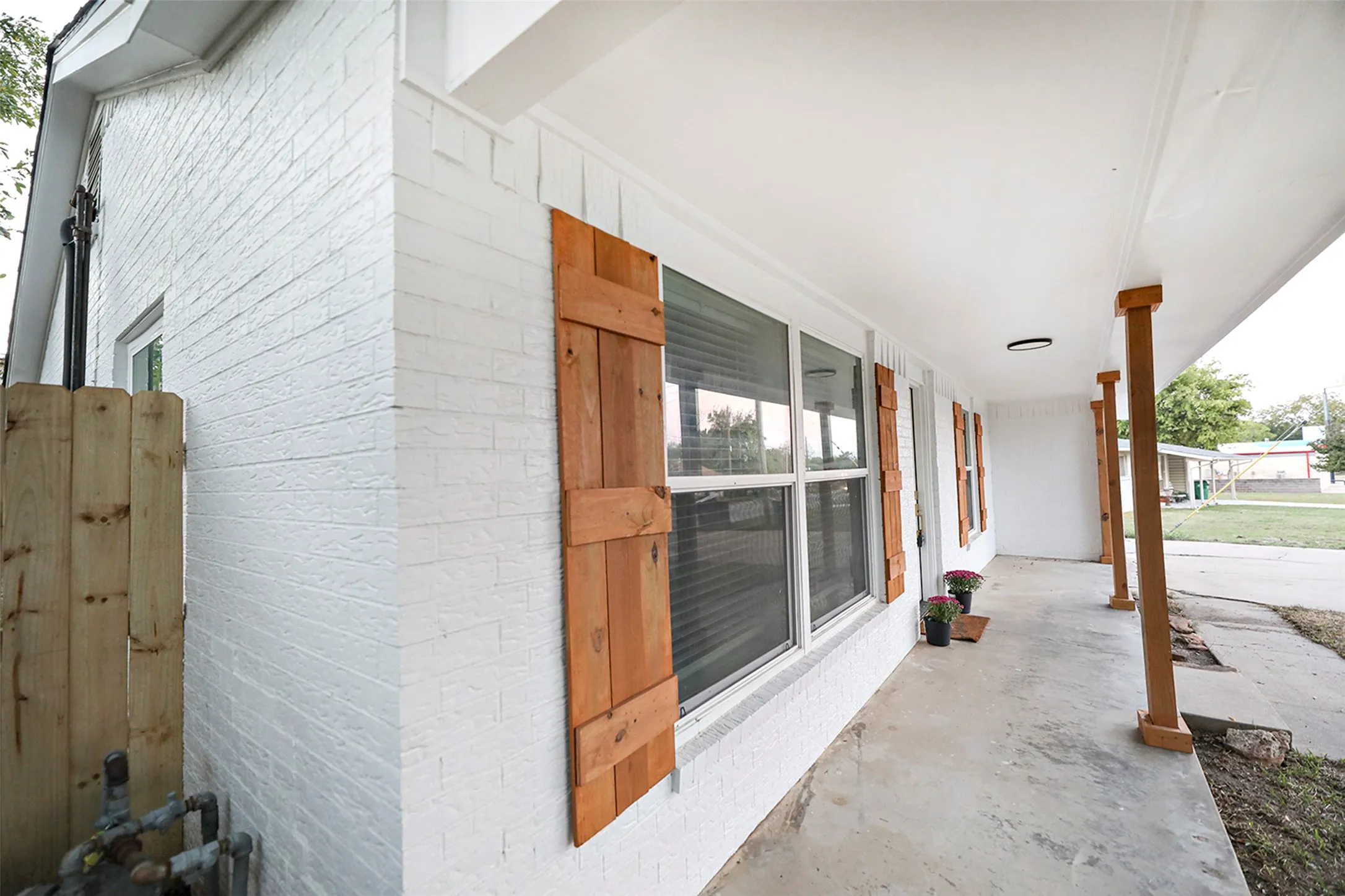 Single Family Residence For Sale in Montague County , 506 Lindsey Street, Bowie, Texas 76230, 4 Bedroom, 2 Bathroom, 1 Garage spaces, 1,482 Sqft, built in 1958, mls#21404748, Real Estate Agent in Bowie, Homes For Sale in Montague county, Homes For Sale in Bowie, Realtor in Bowie Texas, Real Estate Brokerage Independent Realty Texas, Luminita Cordes Realtor