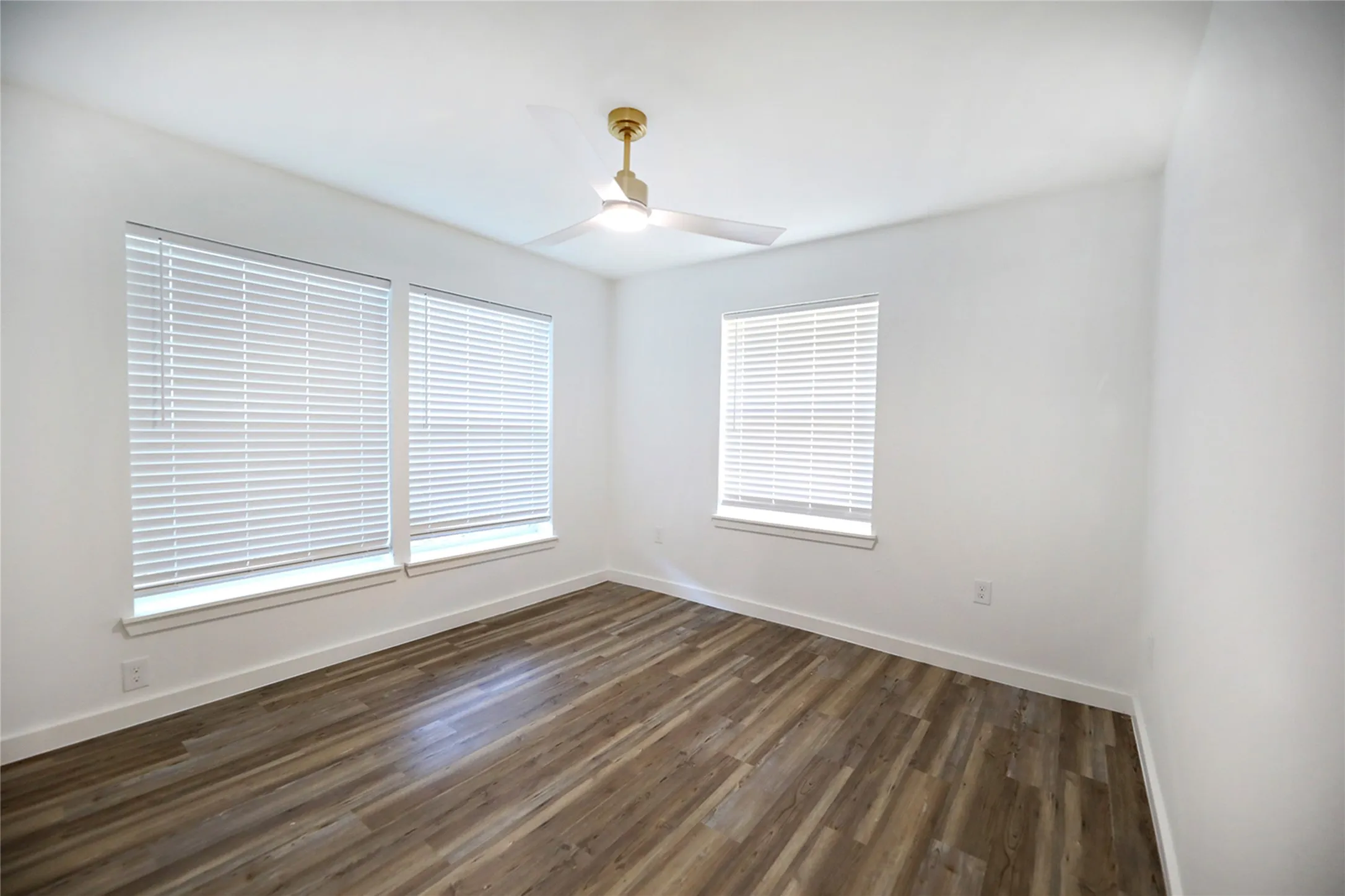 Single Family Residence For Sale in Montague County , 506 Lindsey Street, Bowie, Texas 76230, 4 Bedroom, 2 Bathroom, 1 Garage spaces, 1,482 Sqft, built in 1958, mls#21404748, Real Estate Agent in Bowie, Homes For Sale in Montague county, Homes For Sale in Bowie, Realtor in Bowie Texas, Real Estate Brokerage Independent Realty Texas, Luminita Cordes Realtor
