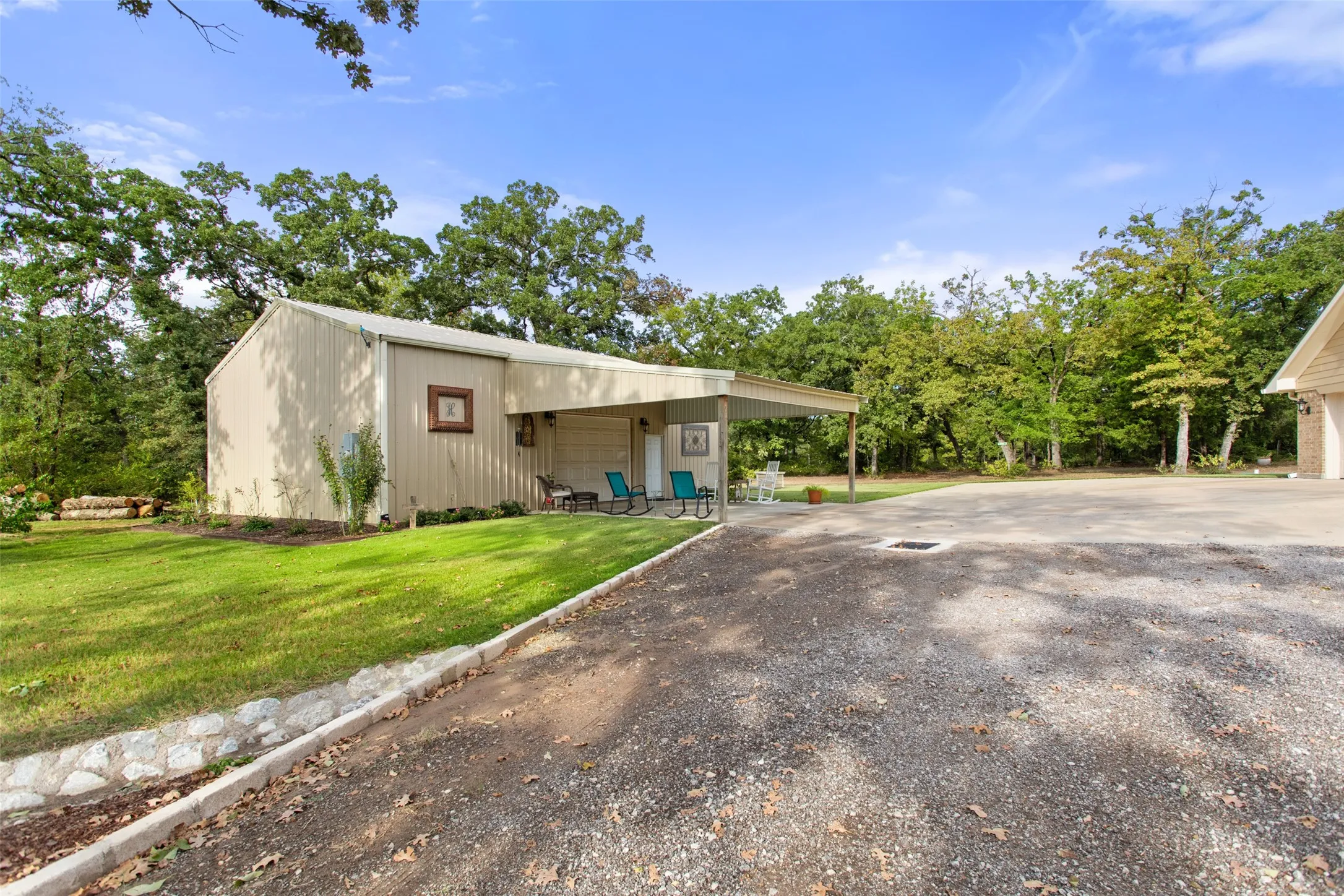 Single Family Residence For Sale in Henderson County , 10273 Private Road 5211, Malakoff, Texas 75148, 3 Bedroom, 2 Bathroom, 2 Garage spaces, 1,889 Sqft, built in 2022, mls#21407079, Real Estate Agent in Malakoff, Homes For Sale in Henderson county, Homes For Sale in Malakoff, Realtor in Malakoff Texas, Real Estate Brokerage Independent Realty Texas, Luminita Cordes Realtor