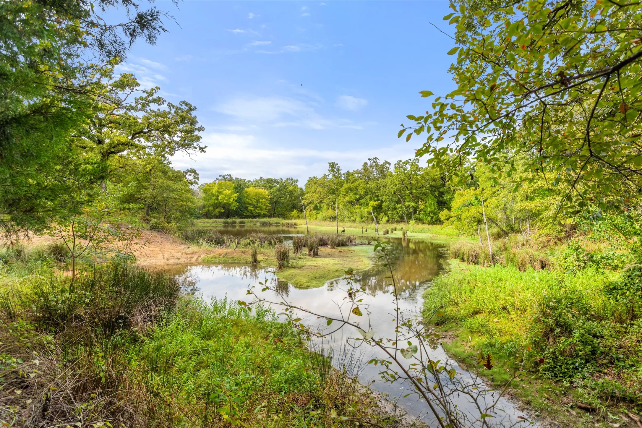 Single Family Residence For Sale in Henderson County , 10273 Private Road 5211, Malakoff, Texas 75148, 3 Bedroom, 2 Bathroom, 2 Garage spaces, 1,889 Sqft, built in 2022, mls#21407079, Real Estate Agent in Malakoff, Homes For Sale in Henderson county, Homes For Sale in Malakoff, Realtor in Malakoff Texas, Real Estate Brokerage Independent Realty Texas, Luminita Cordes Realtor