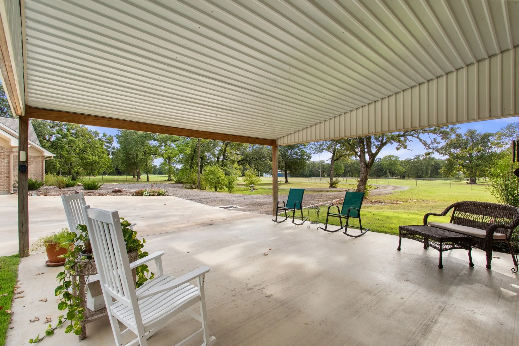 Single Family Residence For Sale in Henderson County , 10273 Private Road 5211, Malakoff, Texas 75148, 3 Bedroom, 2 Bathroom, 2 Garage spaces, 1,889 Sqft, built in 2022, mls#21407079, Real Estate Agent in Malakoff, Homes For Sale in Henderson county, Homes For Sale in Malakoff, Realtor in Malakoff Texas, Real Estate Brokerage Independent Realty Texas, Luminita Cordes Realtor