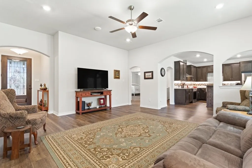 Single Family Residence For Sale in Henderson County , 10273 Private Road 5211, Malakoff, Texas 75148, 3 Bedroom, 2 Bathroom, 2 Garage spaces, 1,889 Sqft, built in 2022, mls#21407079, Real Estate Agent in Malakoff, Homes For Sale in Henderson county, Homes For Sale in Malakoff, Realtor in Malakoff Texas, Real Estate Brokerage Independent Realty Texas, Luminita Cordes Realtor