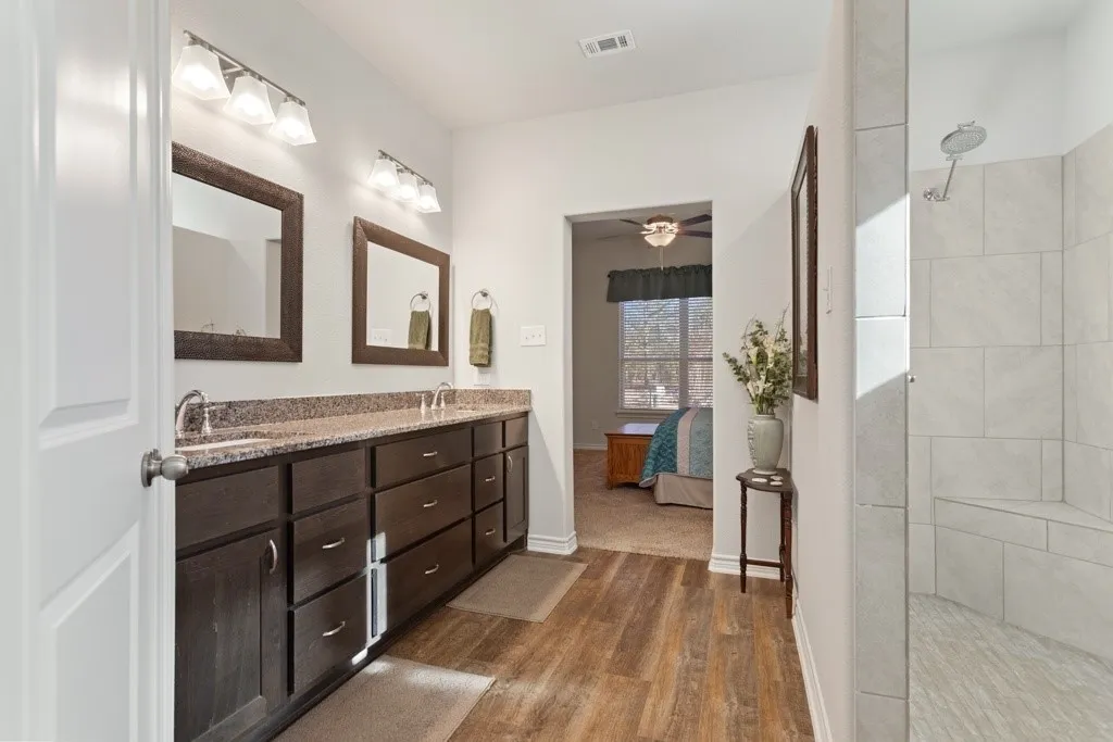 Single Family Residence For Sale in Henderson County , 10273 Private Road 5211, Malakoff, Texas 75148, 3 Bedroom, 2 Bathroom, 2 Garage spaces, 1,889 Sqft, built in 2022, mls#21407079, Real Estate Agent in Malakoff, Homes For Sale in Henderson county, Homes For Sale in Malakoff, Realtor in Malakoff Texas, Real Estate Brokerage Independent Realty Texas, Luminita Cordes Realtor