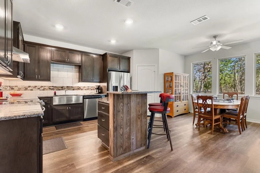 Single Family Residence For Sale in Henderson County , 10273 Private Road 5211, Malakoff, Texas 75148, 3 Bedroom, 2 Bathroom, 2 Garage spaces, 1,889 Sqft, built in 2022, mls#21407079, Real Estate Agent in Malakoff, Homes For Sale in Henderson county, Homes For Sale in Malakoff, Realtor in Malakoff Texas, Real Estate Brokerage Independent Realty Texas, Luminita Cordes Realtor