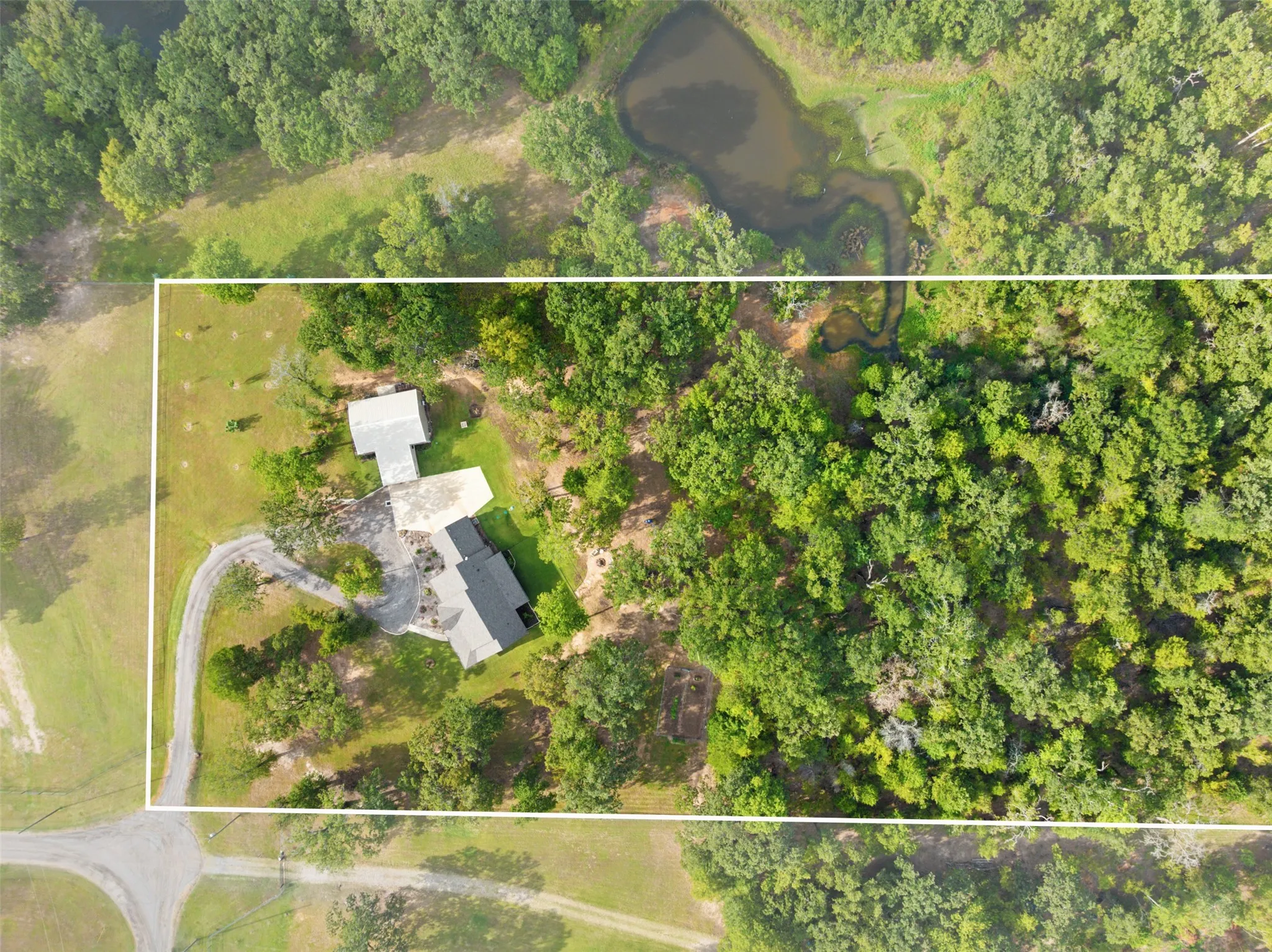 Single Family Residence For Sale in Henderson County , 10273 Private Road 5211, Malakoff, Texas 75148, 3 Bedroom, 2 Bathroom, 2 Garage spaces, 1,889 Sqft, built in 2022, mls#21407079, Real Estate Agent in Malakoff, Homes For Sale in Henderson county, Homes For Sale in Malakoff, Realtor in Malakoff Texas, Real Estate Brokerage Independent Realty Texas, Luminita Cordes Realtor