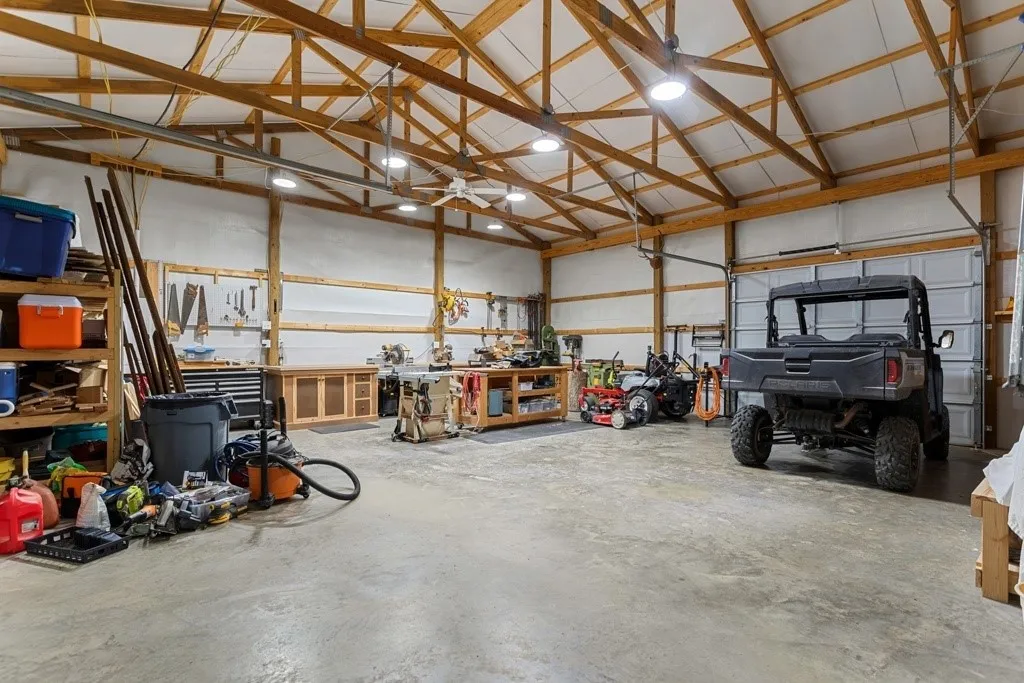 Single Family Residence For Sale in Henderson County , 10273 Private Road 5211, Malakoff, Texas 75148, 3 Bedroom, 2 Bathroom, 2 Garage spaces, 1,889 Sqft, built in 2022, mls#21407079, Real Estate Agent in Malakoff, Homes For Sale in Henderson county, Homes For Sale in Malakoff, Realtor in Malakoff Texas, Real Estate Brokerage Independent Realty Texas, Luminita Cordes Realtor