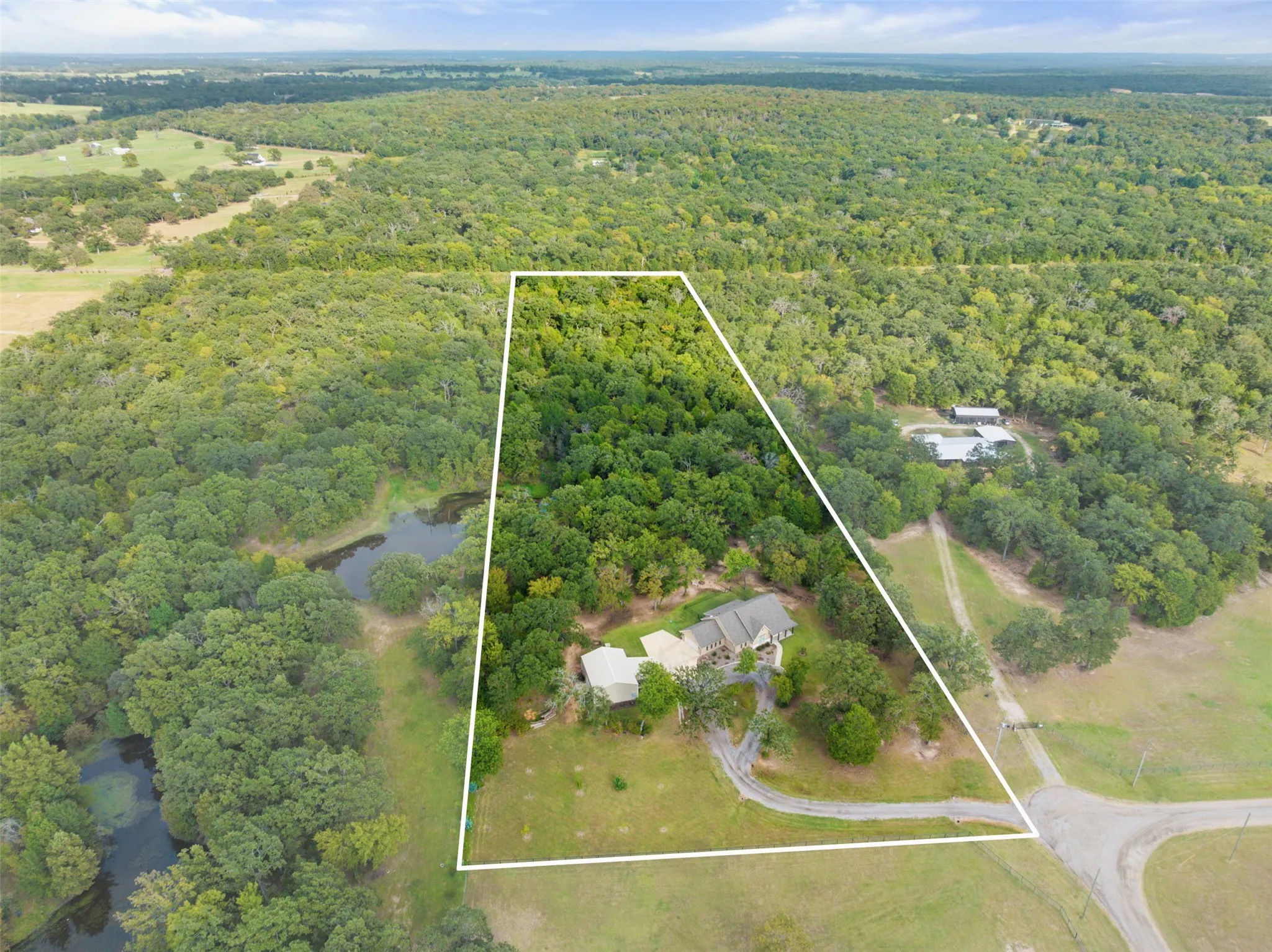 Single Family Residence For Sale in Henderson County , 10273 Private Road 5211, Malakoff, Texas 75148, 3 Bedroom, 2 Bathroom, 2 Garage spaces, 1,889 Sqft, built in 2022, mls#21407079, Real Estate Agent in Malakoff, Homes For Sale in Henderson county, Homes For Sale in Malakoff, Realtor in Malakoff Texas, Real Estate Brokerage Independent Realty Texas, Luminita Cordes Realtor