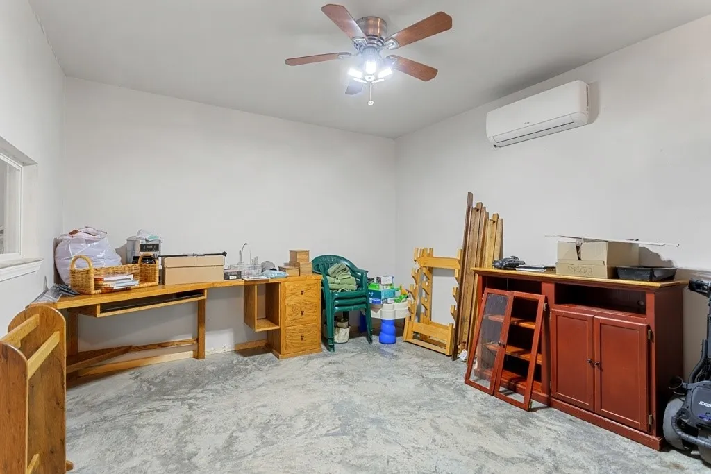 Single Family Residence For Sale in Henderson County , 10273 Private Road 5211, Malakoff, Texas 75148, 3 Bedroom, 2 Bathroom, 2 Garage spaces, 1,889 Sqft, built in 2022, mls#21407079, Real Estate Agent in Malakoff, Homes For Sale in Henderson county, Homes For Sale in Malakoff, Realtor in Malakoff Texas, Real Estate Brokerage Independent Realty Texas, Luminita Cordes Realtor