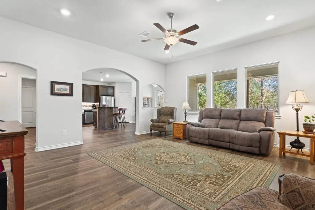 Single Family Residence For Sale in Henderson County , 10273 Private Road 5211, Malakoff, Texas 75148, 3 Bedroom, 2 Bathroom, 2 Garage spaces, 1,889 Sqft, built in 2022, mls#21407079, Real Estate Agent in Malakoff, Homes For Sale in Henderson county, Homes For Sale in Malakoff, Realtor in Malakoff Texas, Real Estate Brokerage Independent Realty Texas, Luminita Cordes Realtor