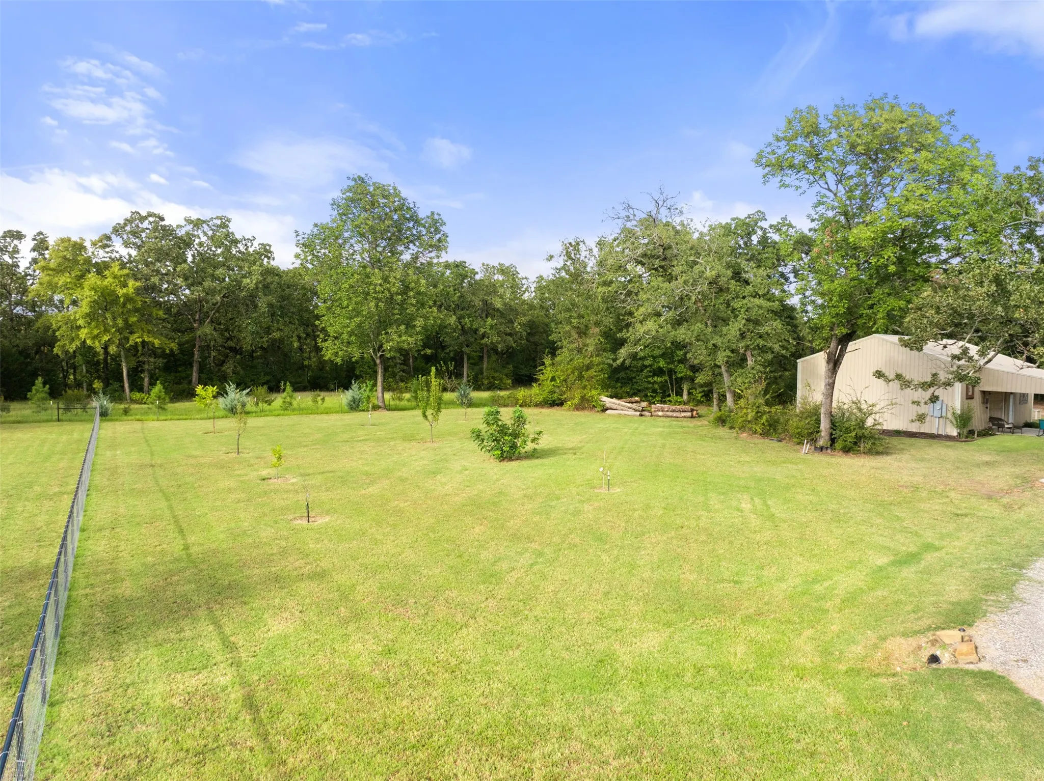 Single Family Residence For Sale in Henderson County , 10273 Private Road 5211, Malakoff, Texas 75148, 3 Bedroom, 2 Bathroom, 2 Garage spaces, 1,889 Sqft, built in 2022, mls#21407079, Real Estate Agent in Malakoff, Homes For Sale in Henderson county, Homes For Sale in Malakoff, Realtor in Malakoff Texas, Real Estate Brokerage Independent Realty Texas, Luminita Cordes Realtor