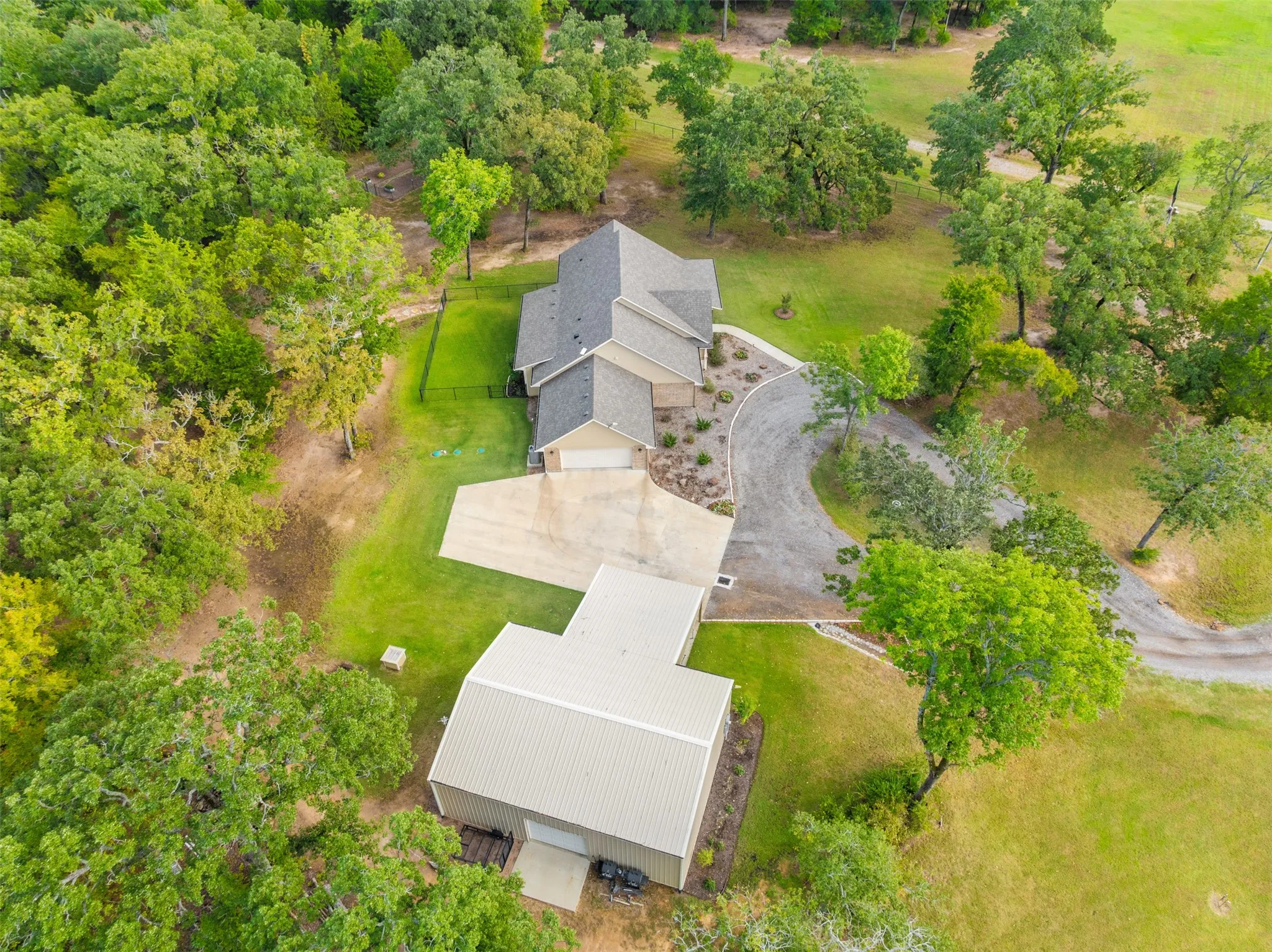 Single Family Residence For Sale in Henderson County , 10273 Private Road 5211, Malakoff, Texas 75148, 3 Bedroom, 2 Bathroom, 2 Garage spaces, 1,889 Sqft, built in 2022, mls#21407079, Real Estate Agent in Malakoff, Homes For Sale in Henderson county, Homes For Sale in Malakoff, Realtor in Malakoff Texas, Real Estate Brokerage Independent Realty Texas, Luminita Cordes Realtor