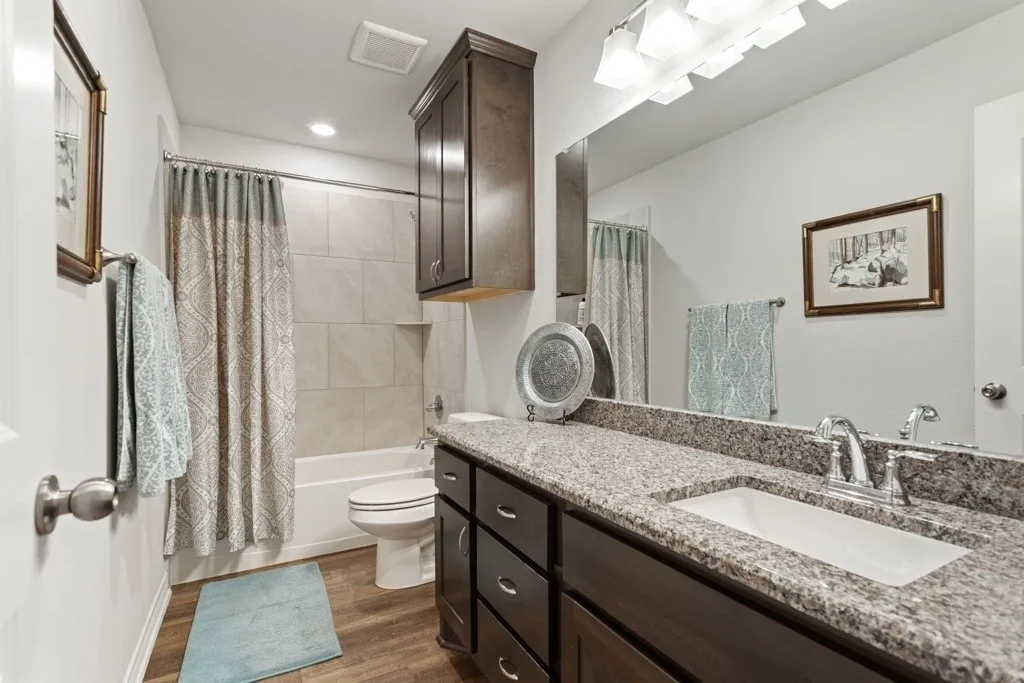 Single Family Residence For Sale in Henderson County , 10273 Private Road 5211, Malakoff, Texas 75148, 3 Bedroom, 2 Bathroom, 2 Garage spaces, 1,889 Sqft, built in 2022, mls#21407079, Real Estate Agent in Malakoff, Homes For Sale in Henderson county, Homes For Sale in Malakoff, Realtor in Malakoff Texas, Real Estate Brokerage Independent Realty Texas, Luminita Cordes Realtor