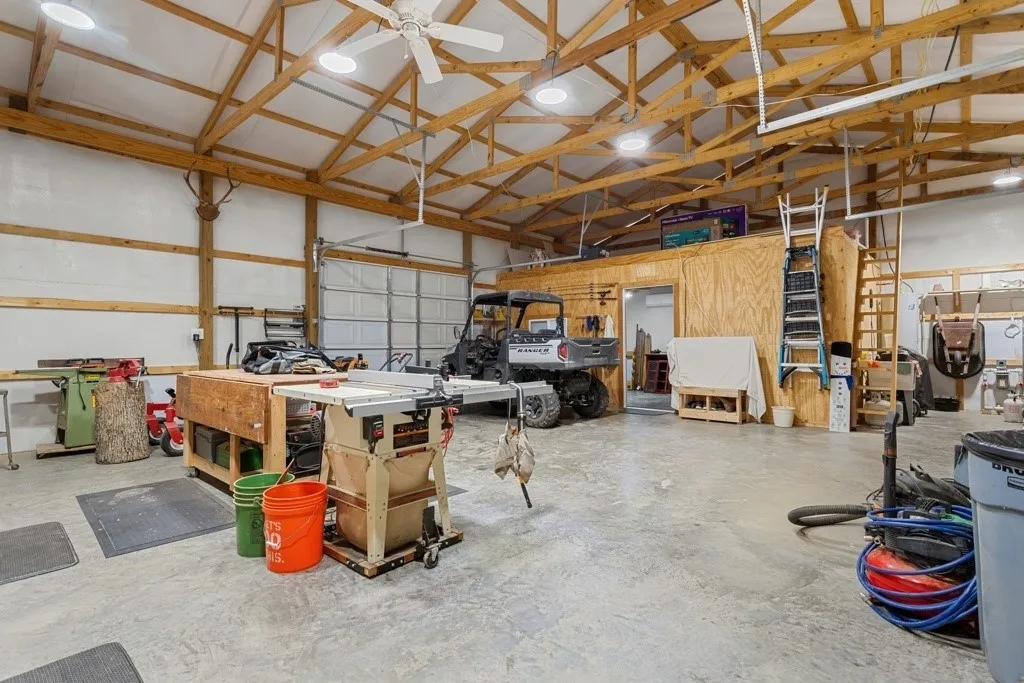 Single Family Residence For Sale in Henderson County , 10273 Private Road 5211, Malakoff, Texas 75148, 3 Bedroom, 2 Bathroom, 2 Garage spaces, 1,889 Sqft, built in 2022, mls#21407079, Real Estate Agent in Malakoff, Homes For Sale in Henderson county, Homes For Sale in Malakoff, Realtor in Malakoff Texas, Real Estate Brokerage Independent Realty Texas, Luminita Cordes Realtor