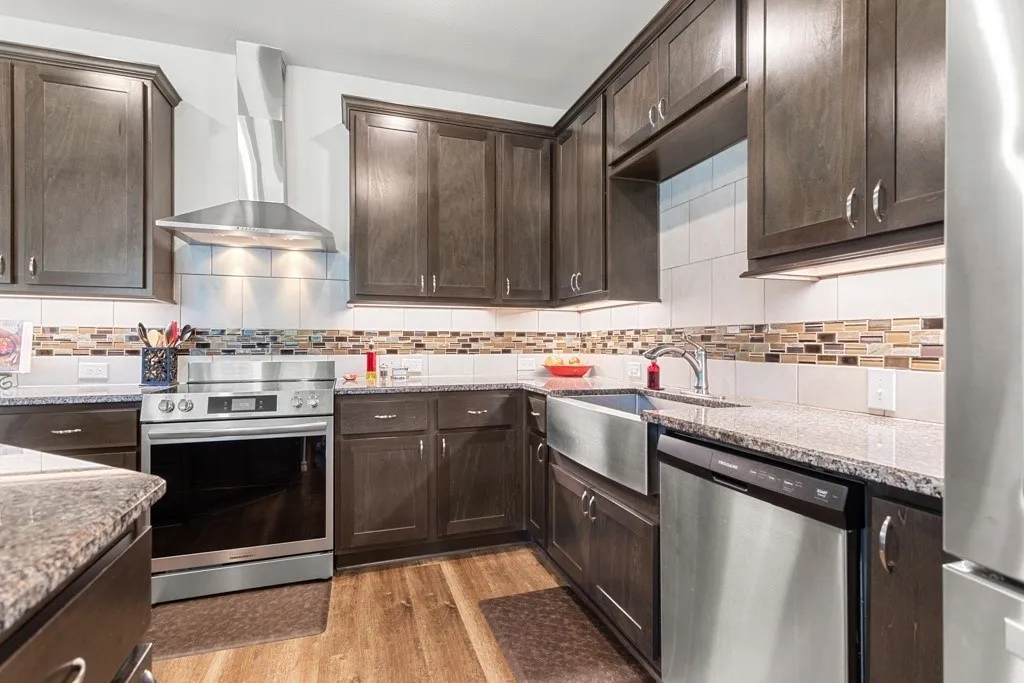 Single Family Residence For Sale in Henderson County , 10273 Private Road 5211, Malakoff, Texas 75148, 3 Bedroom, 2 Bathroom, 2 Garage spaces, 1,889 Sqft, built in 2022, mls#21407079, Real Estate Agent in Malakoff, Homes For Sale in Henderson county, Homes For Sale in Malakoff, Realtor in Malakoff Texas, Real Estate Brokerage Independent Realty Texas, Luminita Cordes Realtor