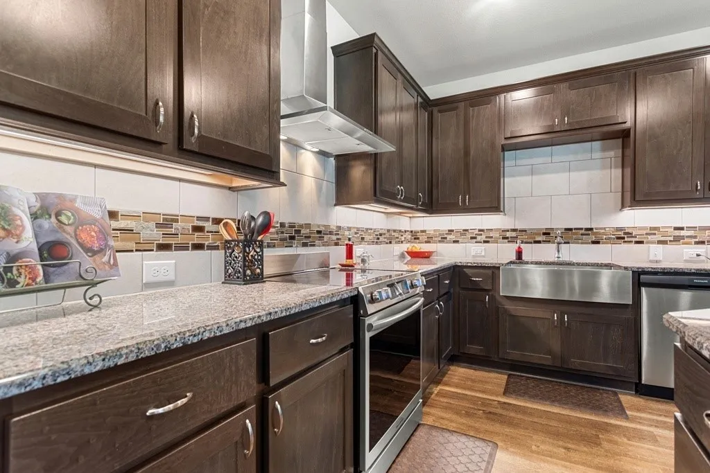 Single Family Residence For Sale in Henderson County , 10273 Private Road 5211, Malakoff, Texas 75148, 3 Bedroom, 2 Bathroom, 2 Garage spaces, 1,889 Sqft, built in 2022, mls#21407079, Real Estate Agent in Malakoff, Homes For Sale in Henderson county, Homes For Sale in Malakoff, Realtor in Malakoff Texas, Real Estate Brokerage Independent Realty Texas, Luminita Cordes Realtor
