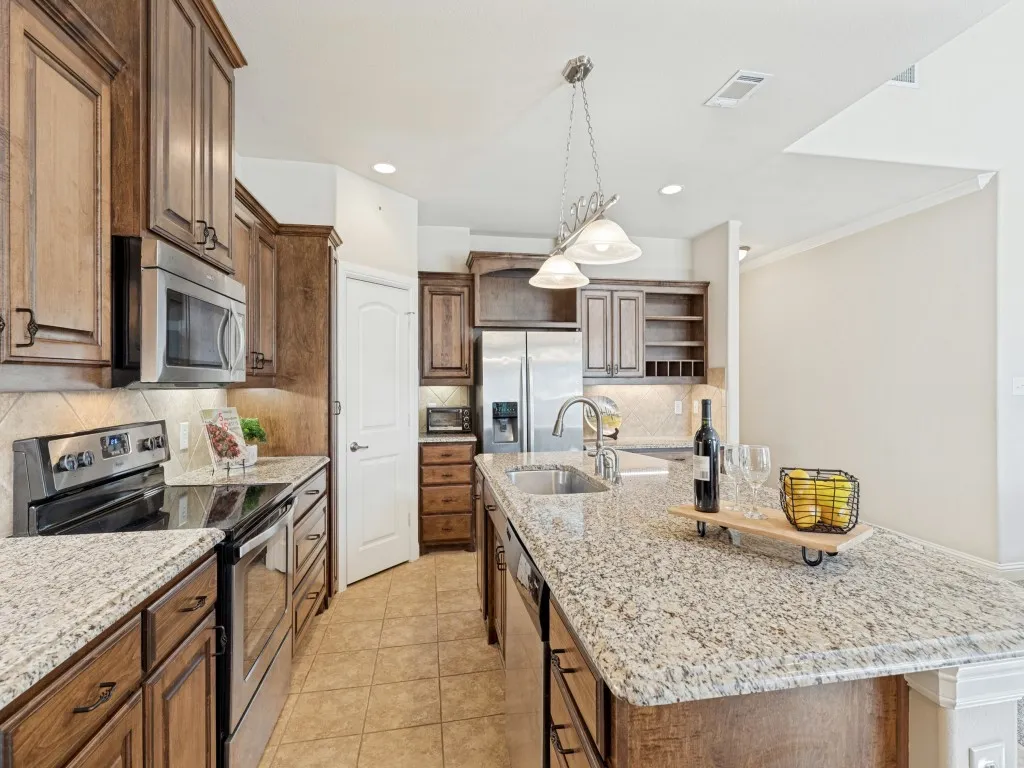 Single Family Residence For Sale in Collin County , 320 Terra Verde Lane, Mc Kinney, Texas 75069, 2 Bedroom, 2 Bathroom, 2 Garage spaces, 1,498 Sqft, built in 2012, mls#21399038, Real Estate Agent in Mc Kinney, Homes For Sale in Collin county, Homes For Sale in Mc Kinney, Realtor in Mc Kinney Texas, Real Estate Brokerage Independent Realty Texas, Luminita Cordes Realtor