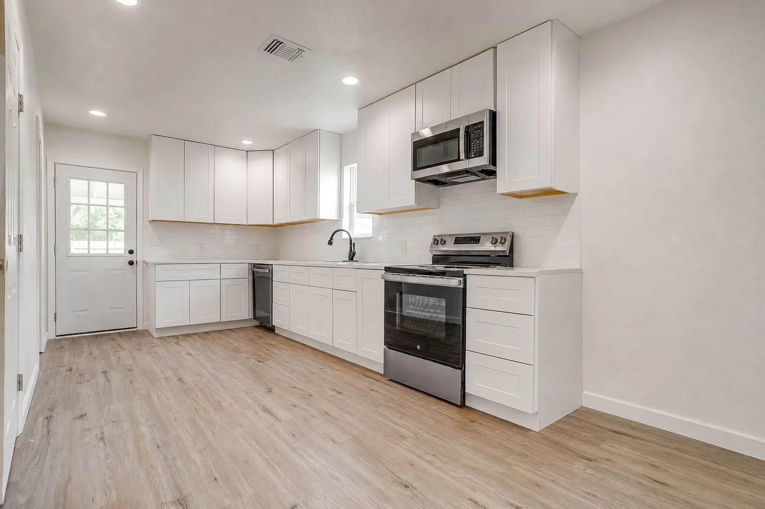 Single Family Residence For Sale in Young County , 508 Virginia Street, Graham, Texas 76450, 2 Bedroom, 2 Bathroom, Garage spaces, 960 Sqft, built in 1950, mls#21407774, Real Estate Agent in Graham, Homes For Sale in Young county, Homes For Sale in Graham, Realtor in Graham Texas, Real Estate Brokerage Independent Realty Texas, Luminita Cordes Realtor