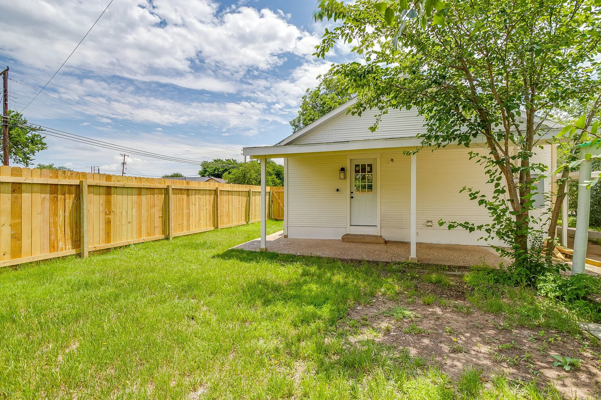 Single Family Residence For Sale in Young County , 508 Virginia Street, Graham, Texas 76450, 2 Bedroom, 2 Bathroom, Garage spaces, 960 Sqft, built in 1950, mls#21407774, Real Estate Agent in Graham, Homes For Sale in Young county, Homes For Sale in Graham, Realtor in Graham Texas, Real Estate Brokerage Independent Realty Texas, Luminita Cordes Realtor