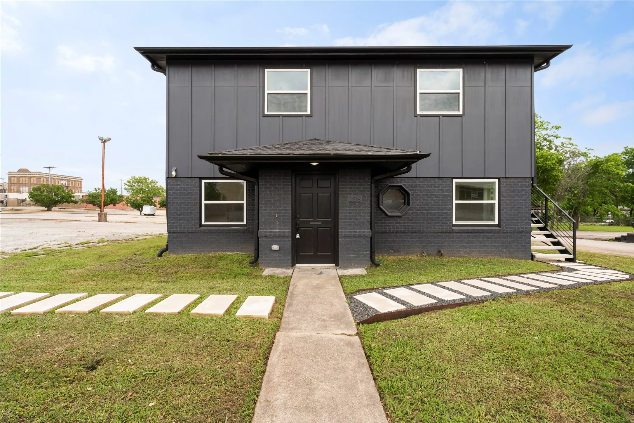 Commercial Building for lease