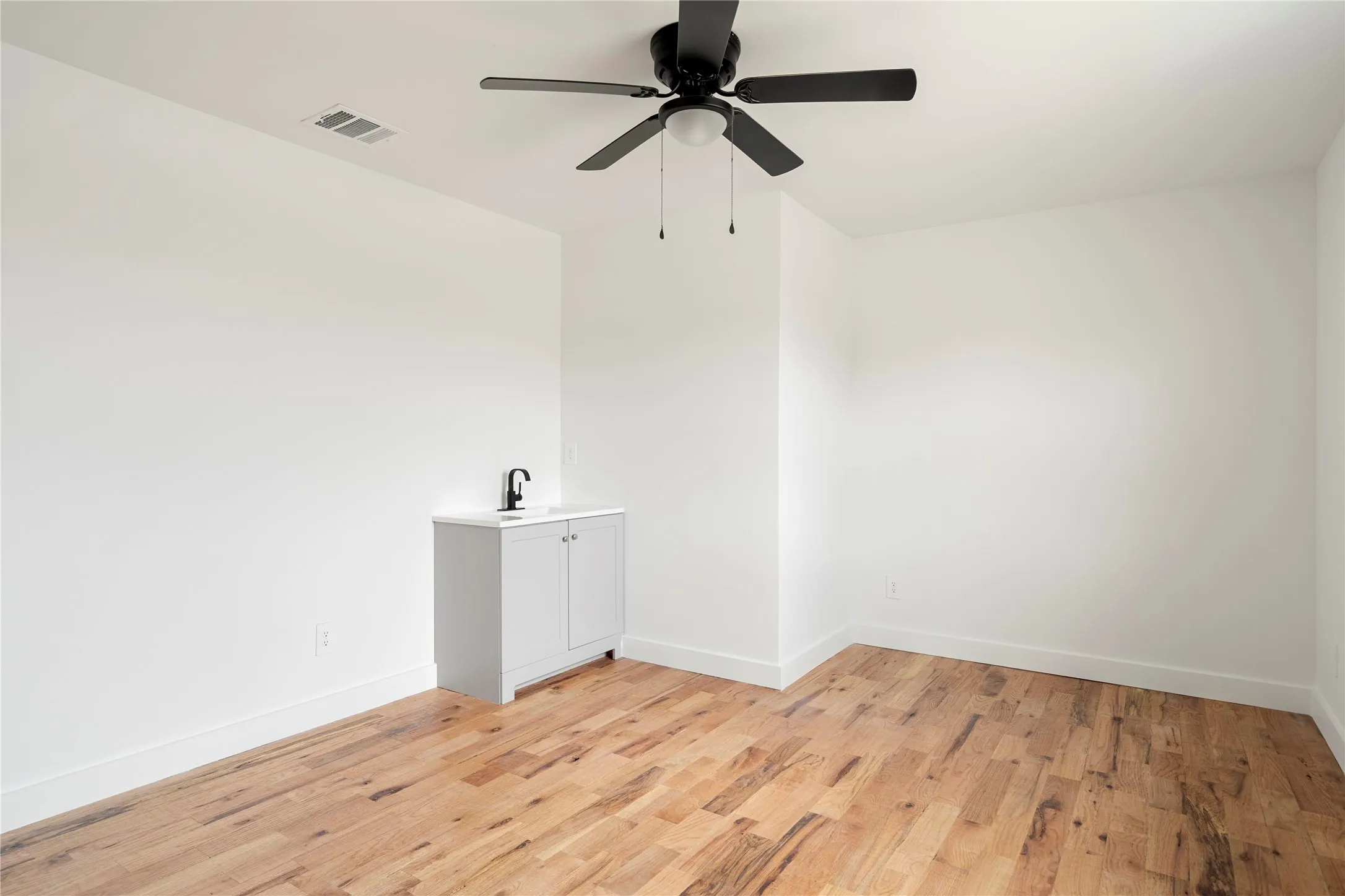 Office For Rent in Hunt County , 2815 Wesley St Street, Greenville, Texas 75401, 0, 0, Garage spaces, 0 Sqft, built in 1985, mls#21407777, Real Estate Agent in Greenville, Homes For Rent in Hunt county, Homes For Rent in Greenville, Realtor in Greenville Texas, Real Estate Brokerage Independent Realty Texas, Luminita Cordes Realtor