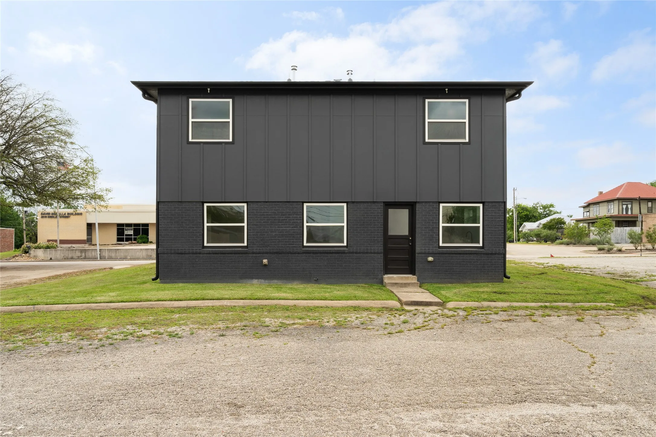 Office For Rent in Hunt County , 2815 Wesley St Street, Greenville, Texas 75401, 0, 0, Garage spaces, 0 Sqft, built in 1985, mls#21407777, Real Estate Agent in Greenville, Homes For Rent in Hunt county, Homes For Rent in Greenville, Realtor in Greenville Texas, Real Estate Brokerage Independent Realty Texas, Luminita Cordes Realtor