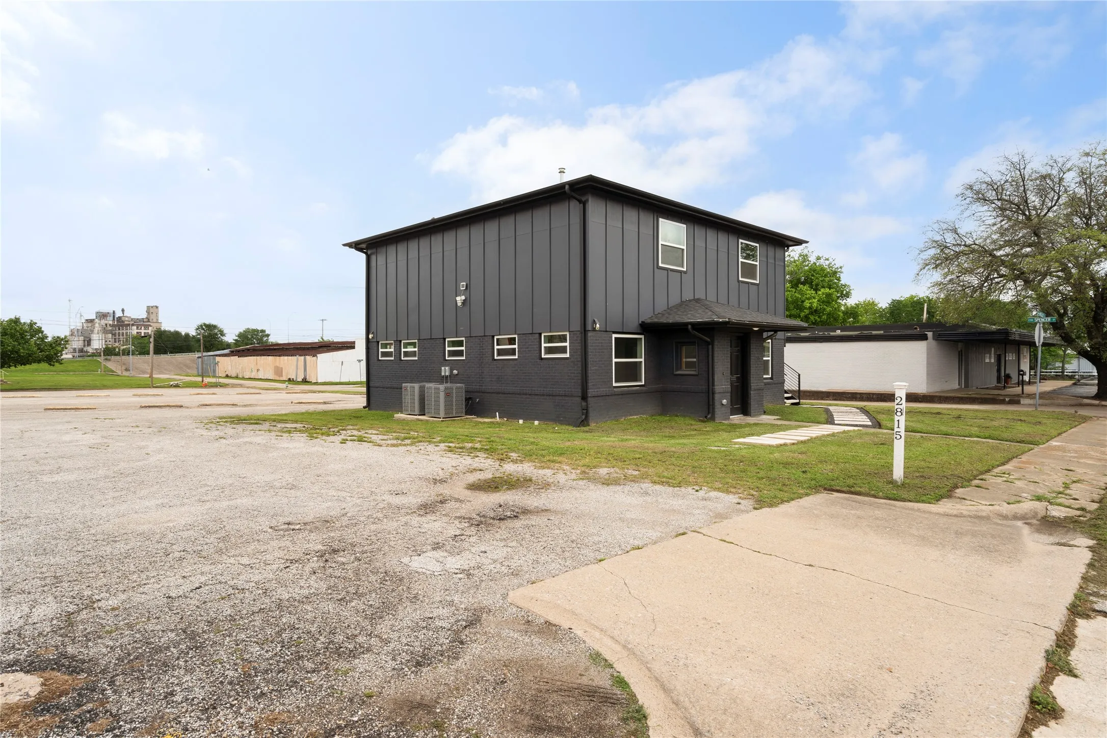 Office For Rent in Hunt County , 2815 Wesley St Street, Greenville, Texas 75401, 0, 0, Garage spaces, 0 Sqft, built in 1985, mls#21407777, Real Estate Agent in Greenville, Homes For Rent in Hunt county, Homes For Rent in Greenville, Realtor in Greenville Texas, Real Estate Brokerage Independent Realty Texas, Luminita Cordes Realtor