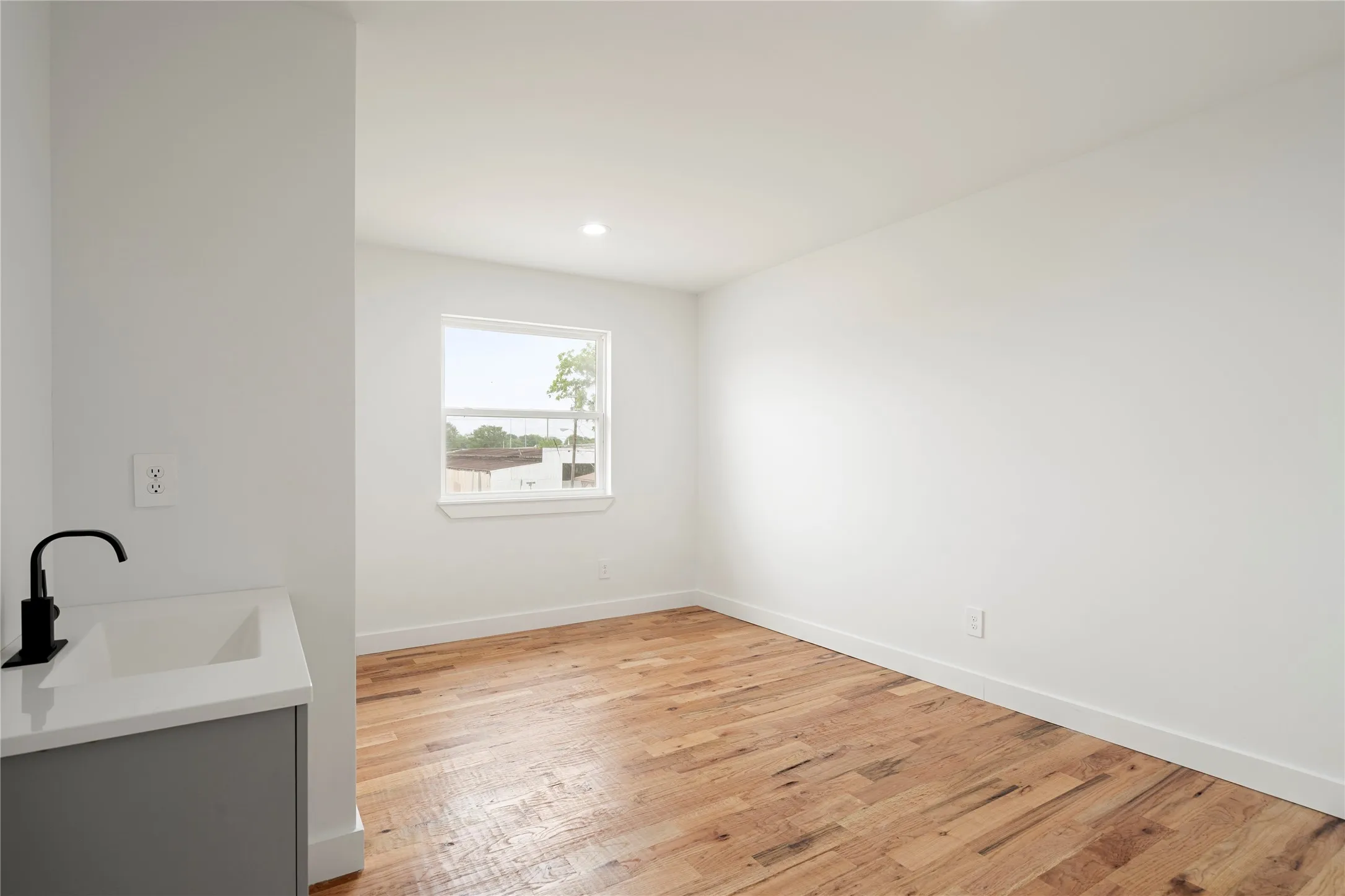 Office For Rent in Hunt County , 2815 Wesley St Street, Greenville, Texas 75401, 0, 0, Garage spaces, 0 Sqft, built in 1985, mls#21407777, Real Estate Agent in Greenville, Homes For Rent in Hunt county, Homes For Rent in Greenville, Realtor in Greenville Texas, Real Estate Brokerage Independent Realty Texas, Luminita Cordes Realtor